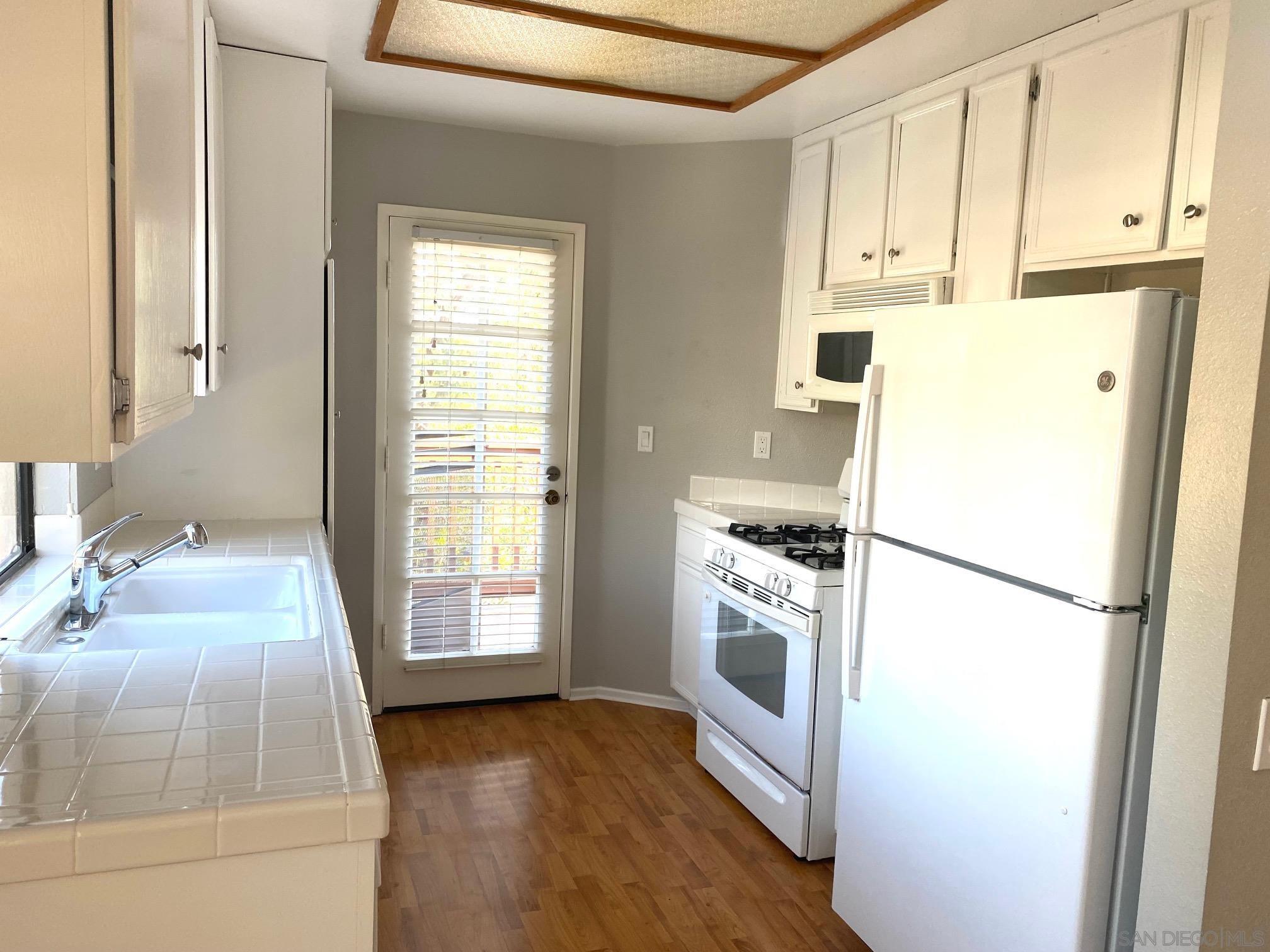 Detail Gallery Image 3 of 17 For 4029  Carmel View Road  150, San Diego,  CA 92130 - 2 Beds | 2 Baths