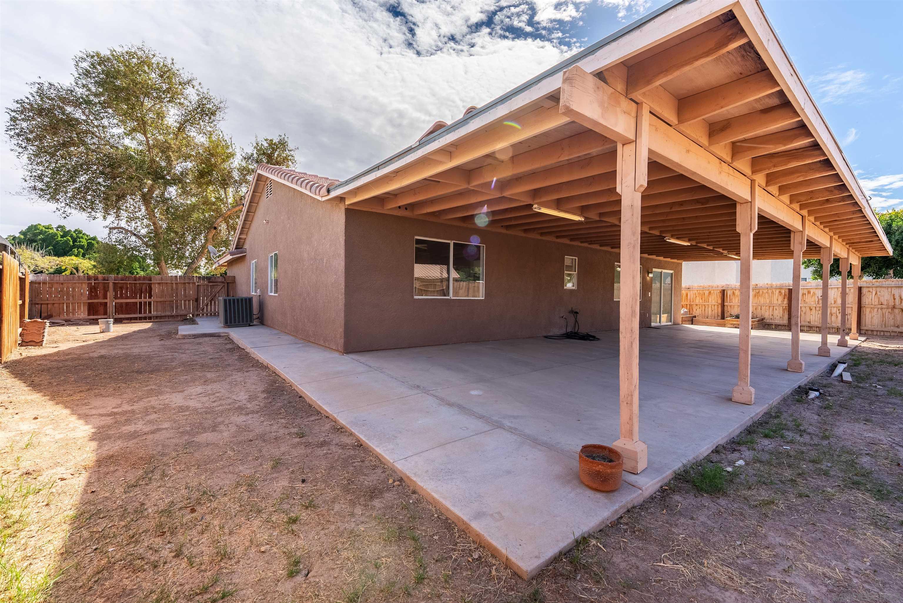 Detail Gallery Image 11 of 17 For 931  Jones St., –,  CA 92227 - 4 Beds | 2 Baths