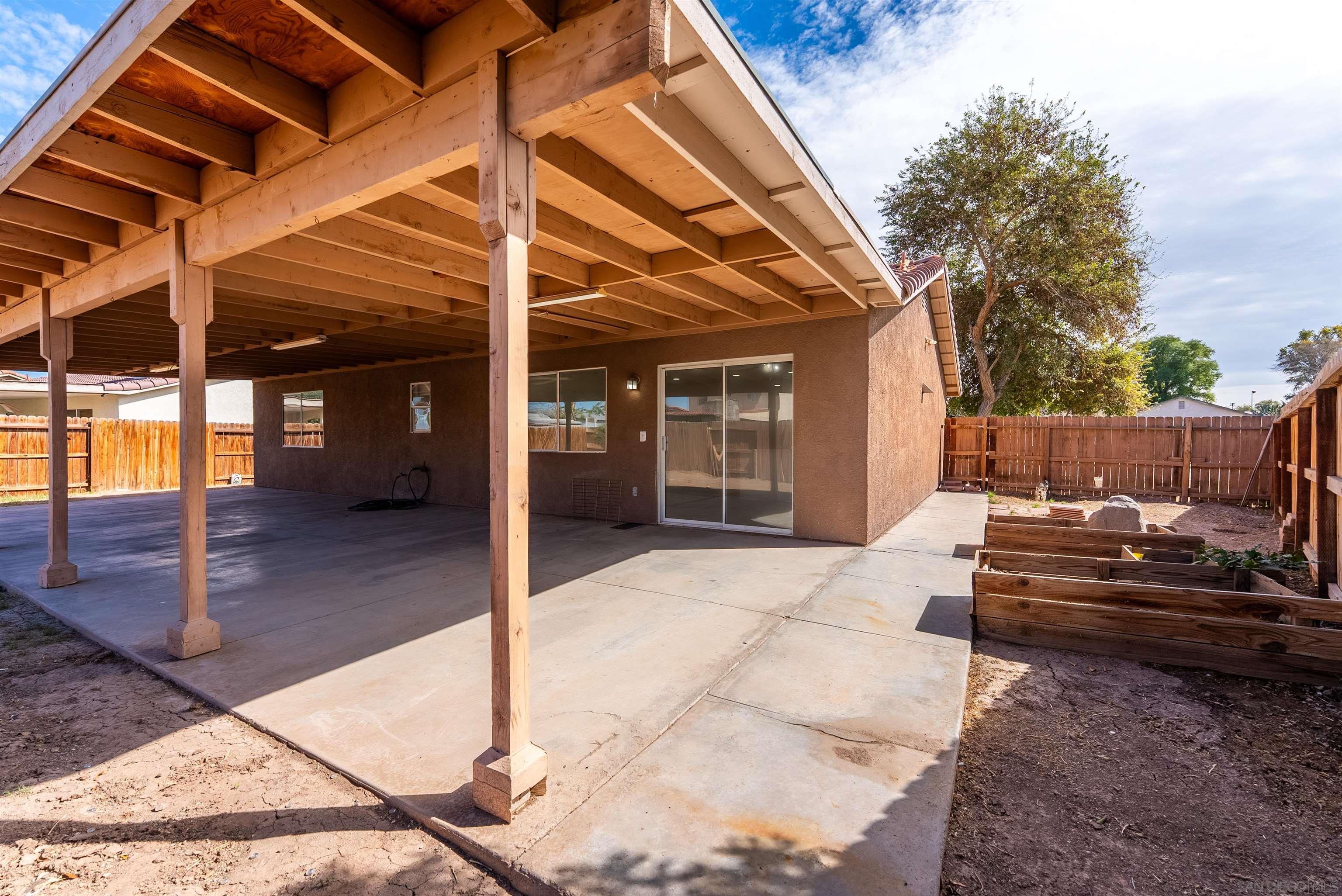 Detail Gallery Image 14 of 17 For 931  Jones St., –,  CA 92227 - 4 Beds | 2 Baths