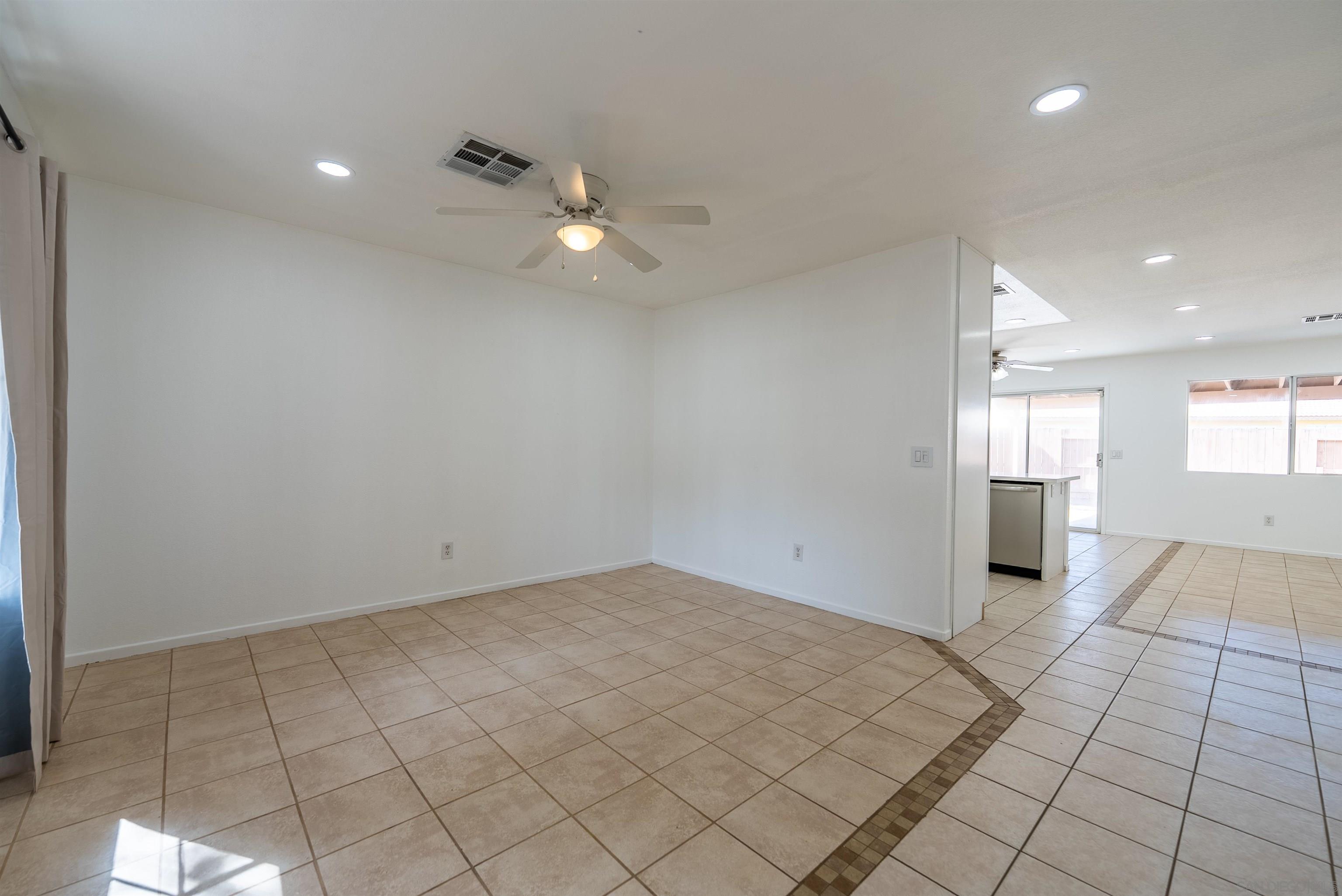 Detail Gallery Image 4 of 17 For 931  Jones St., –,  CA 92227 - 4 Beds | 2 Baths