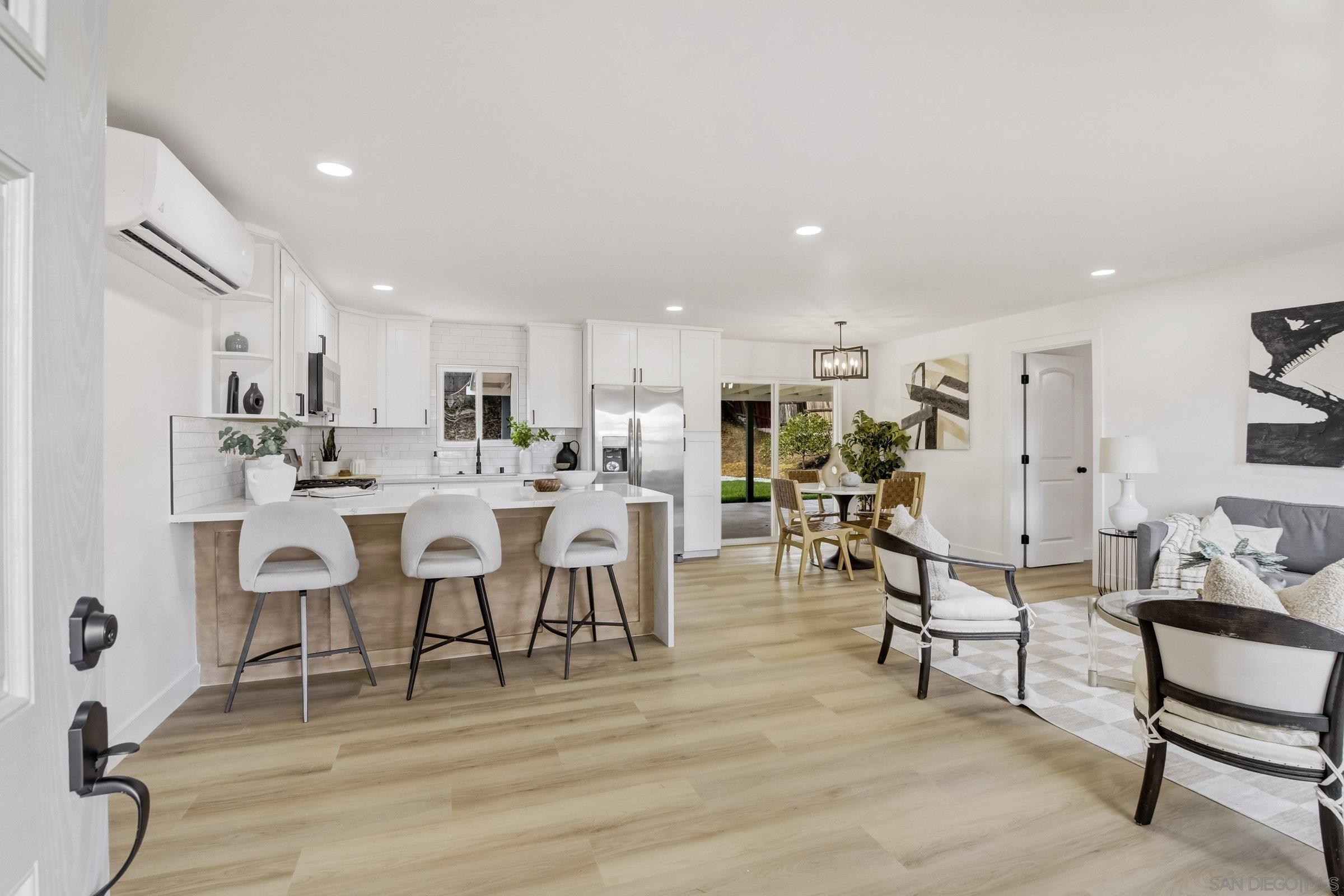 Detail Gallery Image 2 of 33 For 1670  Enfield, Spring Valley,  CA 91977 - 3 Beds | 2 Baths