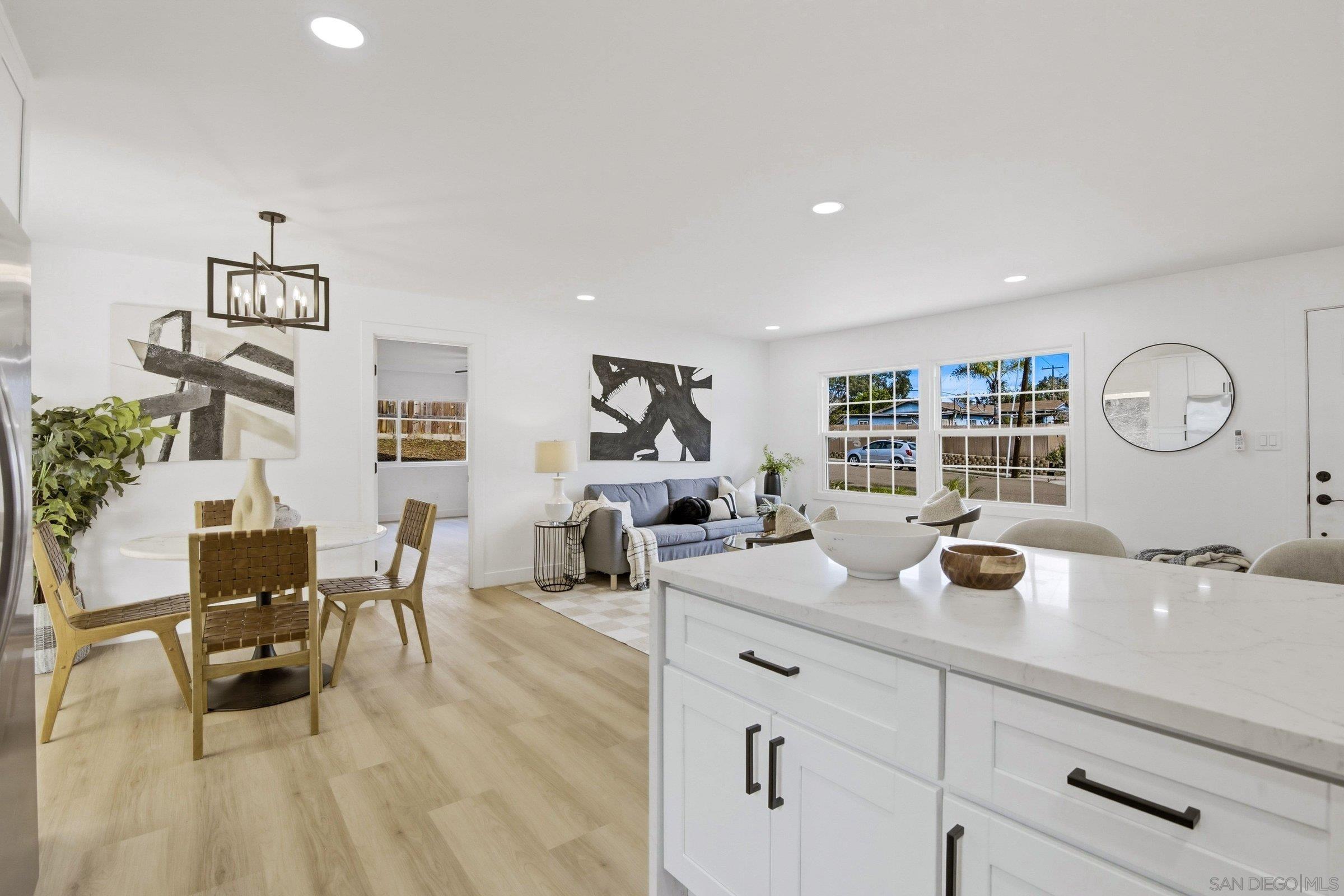 Detail Gallery Image 7 of 33 For 1670  Enfield, Spring Valley,  CA 91977 - 3 Beds | 2 Baths