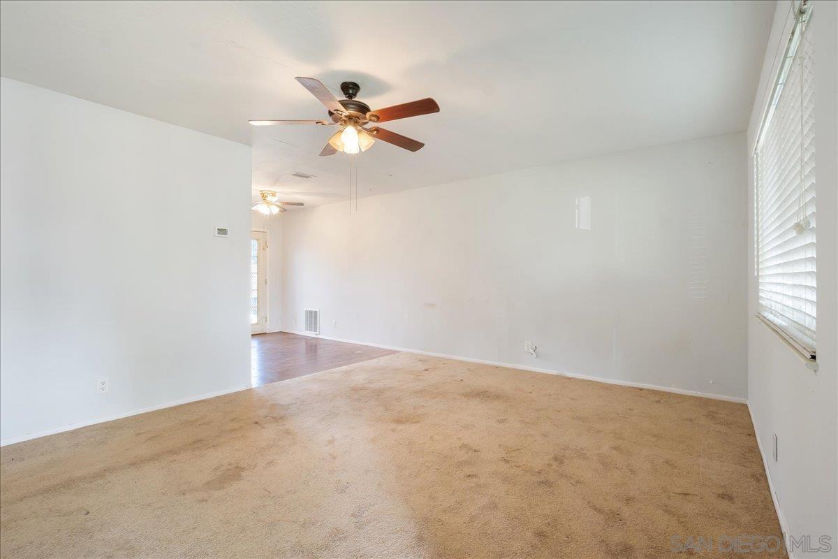 Detail Gallery Image 7 of 11 For 569  Gold Dr, Oceanside,  CA 92057 - 2 Beds | 2 Baths