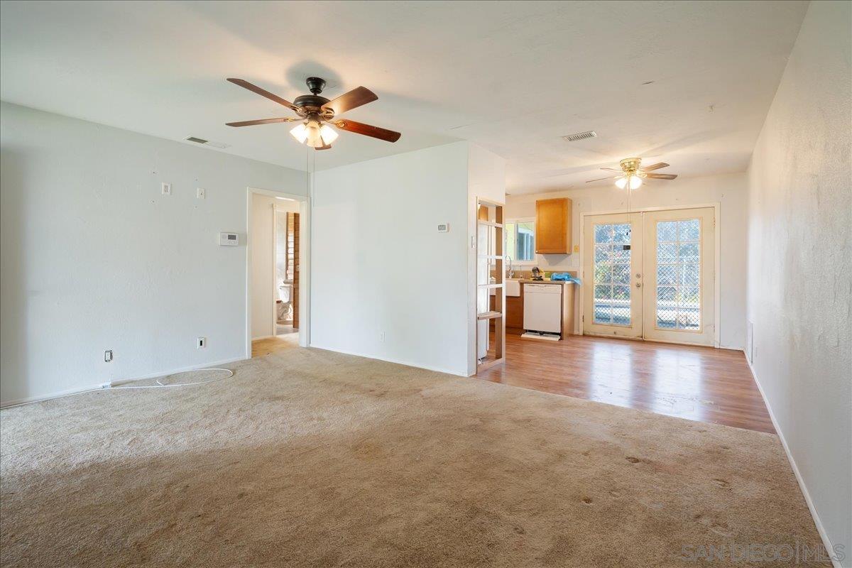 Detail Gallery Image 8 of 11 For 569  Gold Dr, Oceanside,  CA 92057 - 2 Beds | 2 Baths