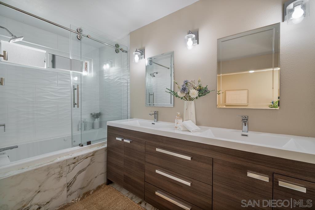 Detail Gallery Image 24 of 56 For 3121  Evening Way  #B,  La Jolla,  CA 92037 - 3 Beds | 2 Baths