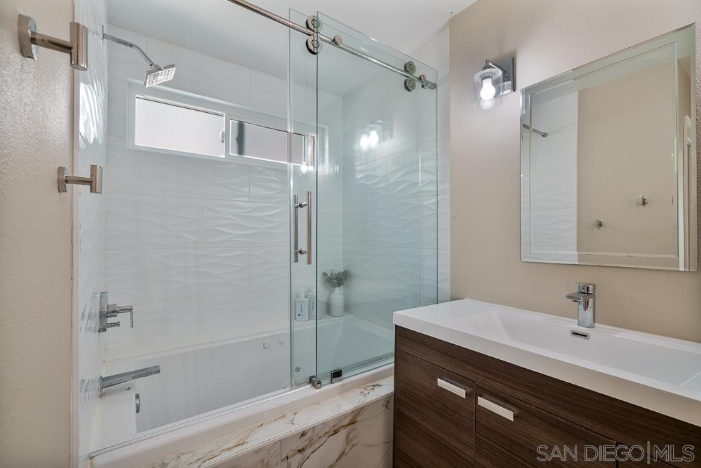Detail Gallery Image 25 of 56 For 3121  Evening Way  #B,  La Jolla,  CA 92037 - 3 Beds | 2 Baths