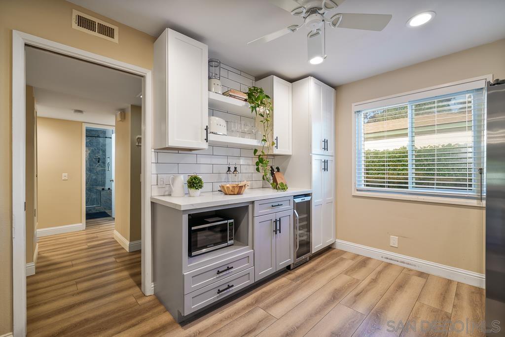 Detail Gallery Image 8 of 56 For 3121  Evening Way  #B,  La Jolla,  CA 92037 - 3 Beds | 2 Baths