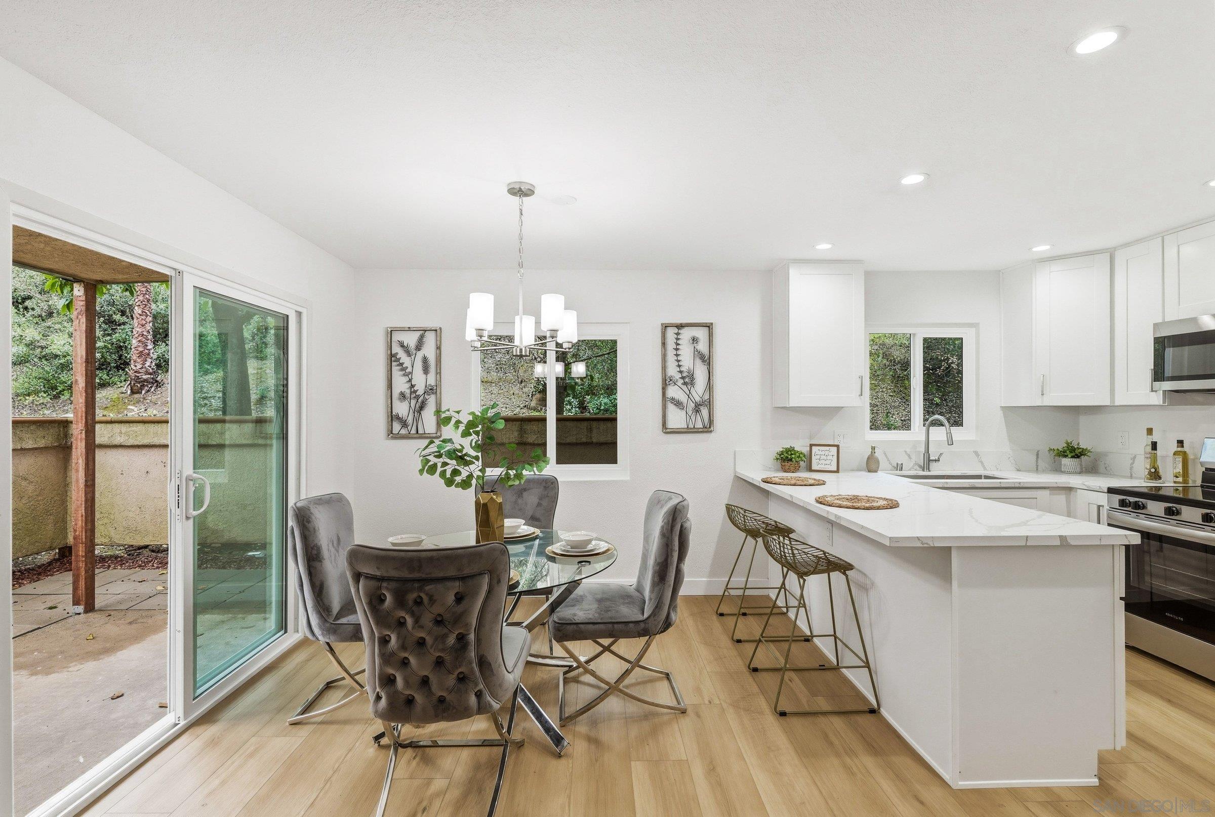 Detail Gallery Image 11 of 32 For 11219  Avenida De Los Lobos  #E,  San Diego,  CA 92127 - 1 Beds | 1 Baths