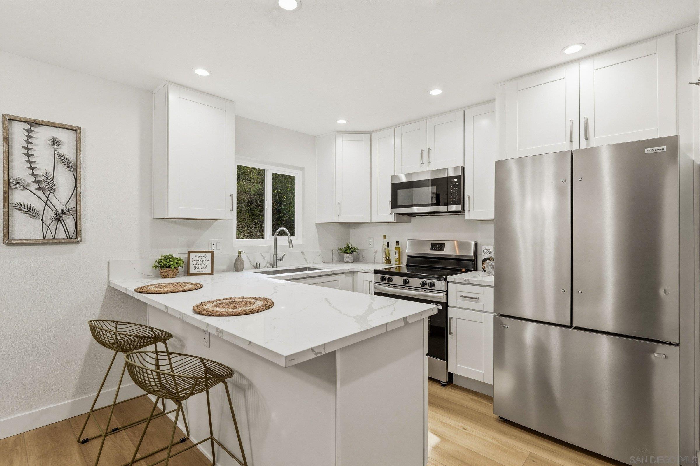 Detail Gallery Image 14 of 32 For 11219  Avenida De Los Lobos  #E,  San Diego,  CA 92127 - 1 Beds | 1 Baths