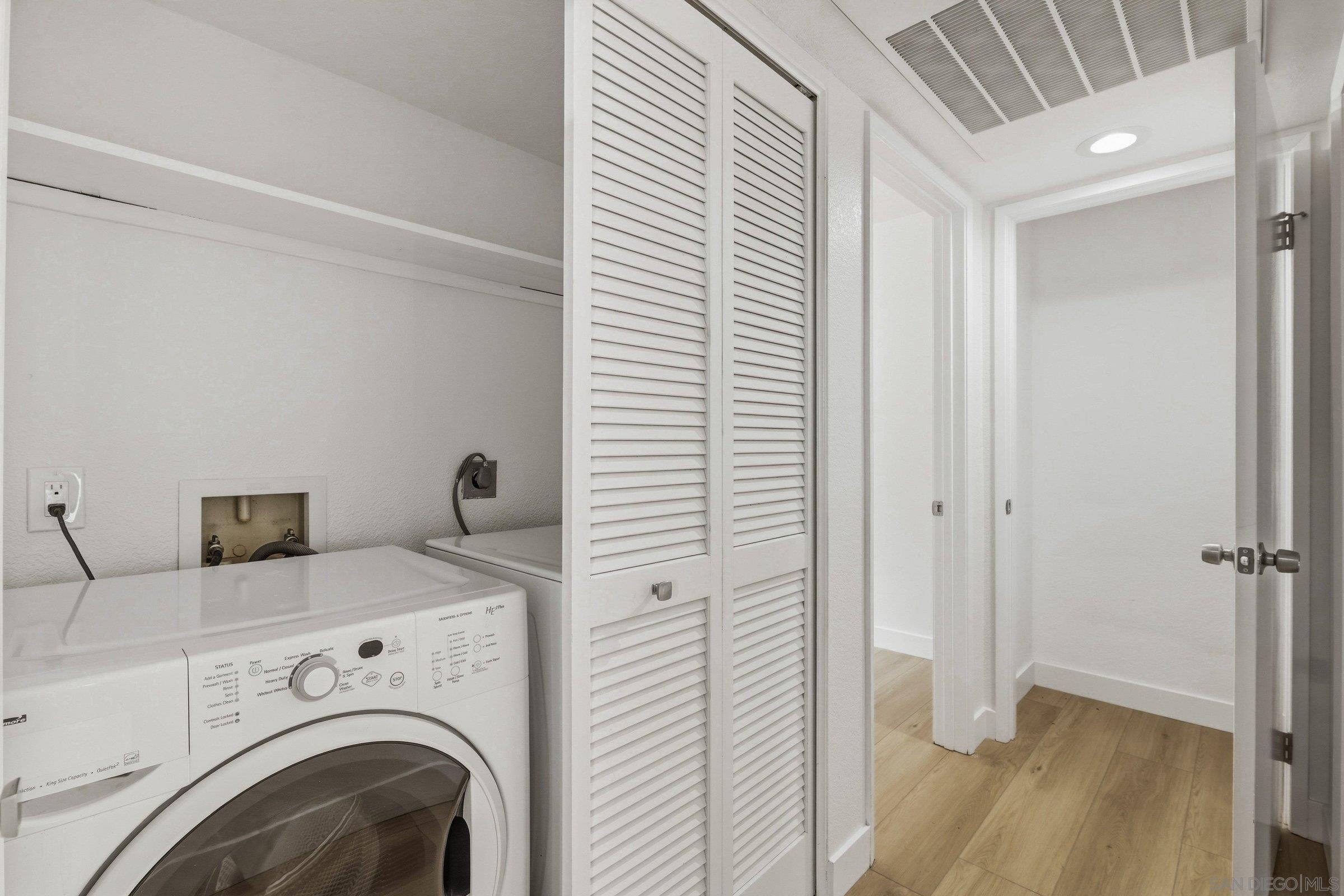 Detail Gallery Image 20 of 32 For 11219  Avenida De Los Lobos  #E,  San Diego,  CA 92127 - 1 Beds | 1 Baths