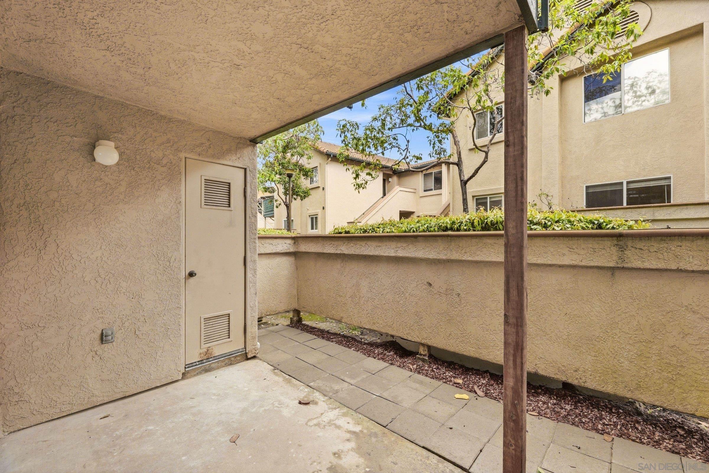 Detail Gallery Image 22 of 32 For 11219  Avenida De Los Lobos  #E,  San Diego,  CA 92127 - 1 Beds | 1 Baths