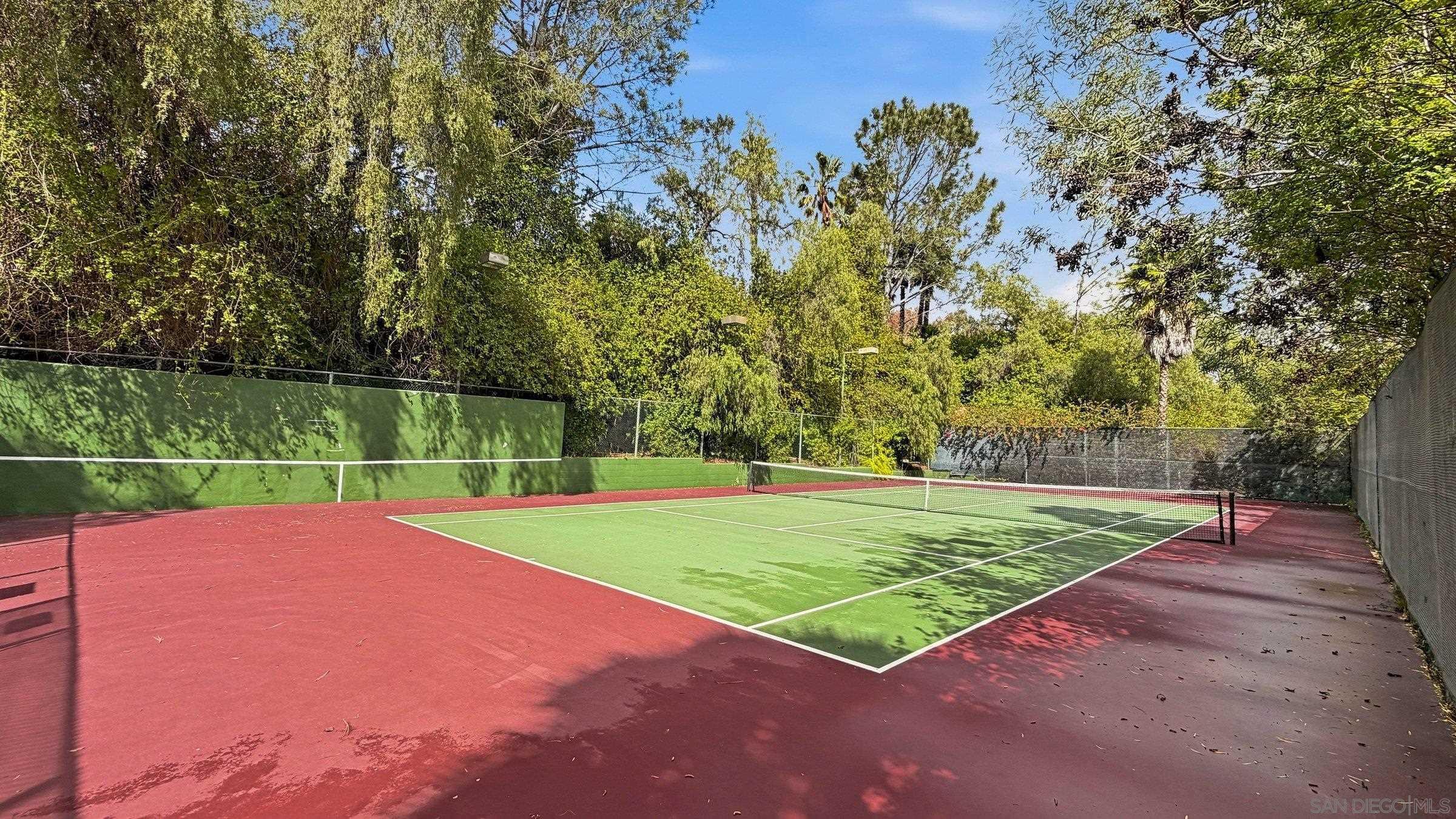 Detail Gallery Image 29 of 32 For 11219  Avenida De Los Lobos  #E,  San Diego,  CA 92127 - 1 Beds | 1 Baths