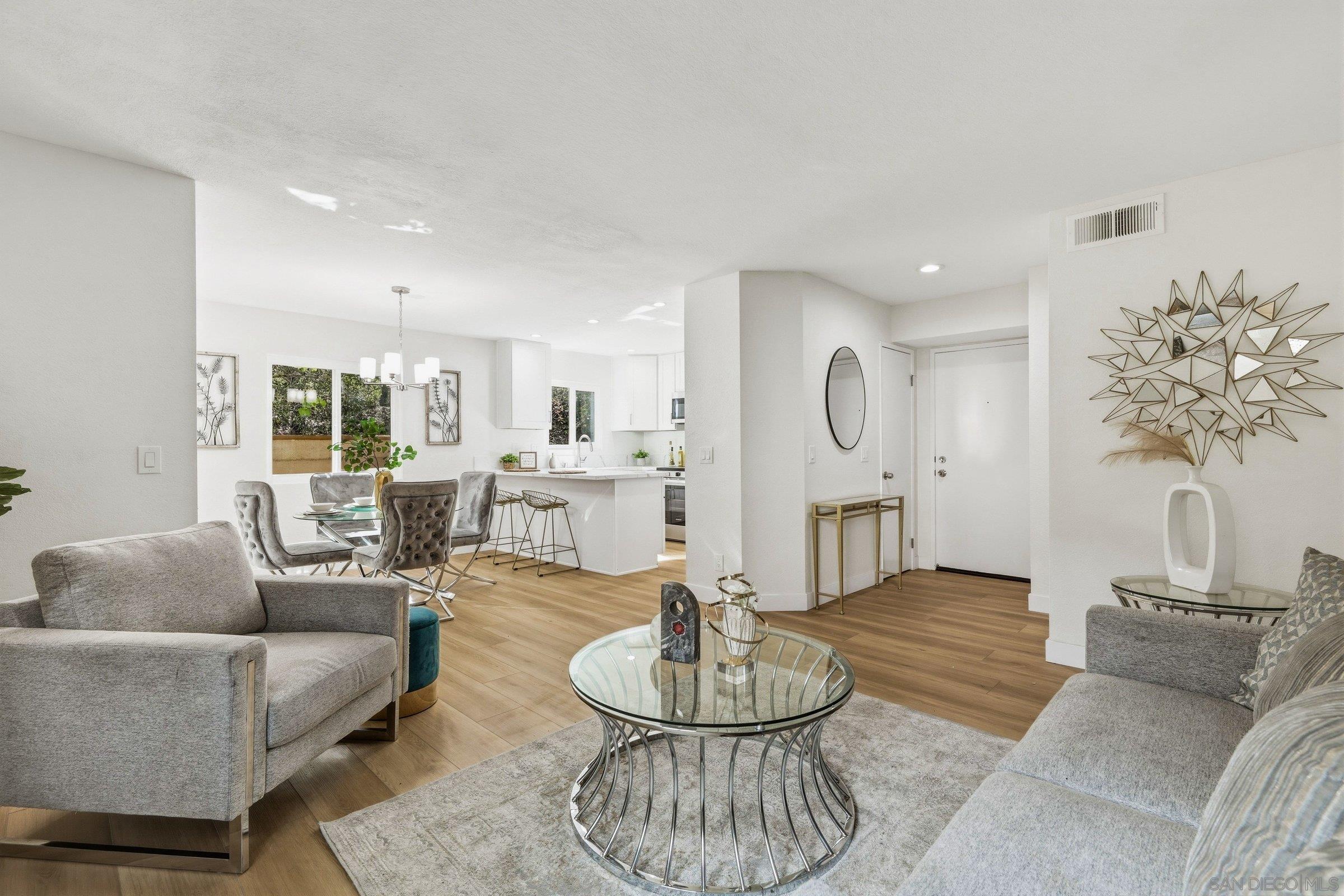 Detail Gallery Image 6 of 32 For 11219  Avenida De Los Lobos  #E,  San Diego,  CA 92127 - 1 Beds | 1 Baths