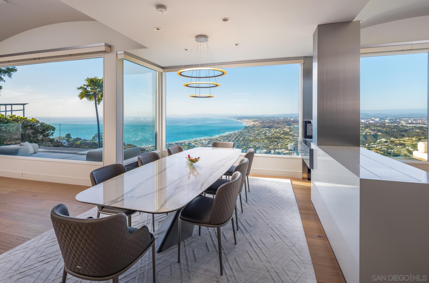 Detail Gallery Image 11 of 50 For 2032  via Casa Alta, La Jolla,  CA 92037 - 5 Beds | 5/1 Baths