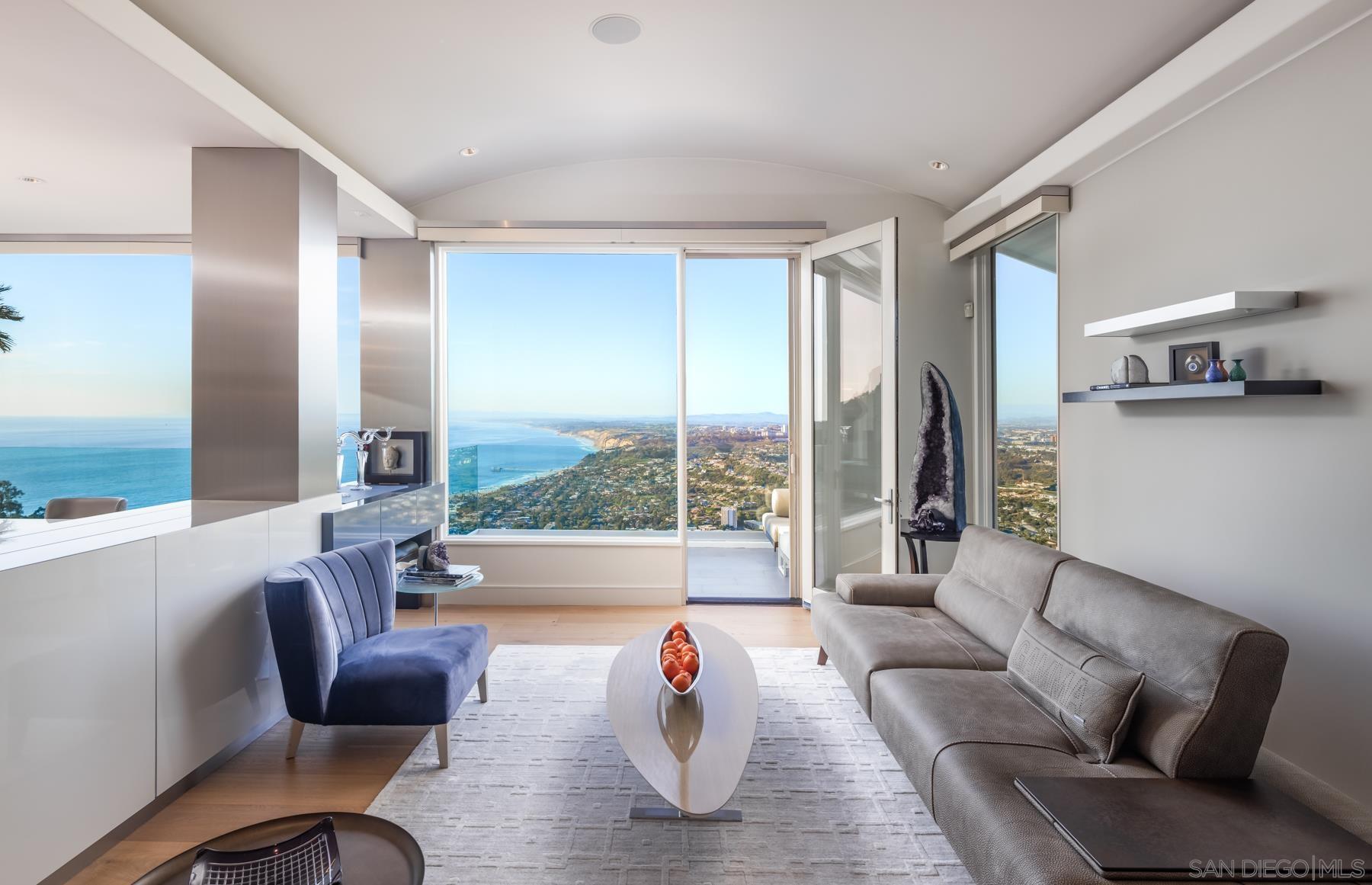 Detail Gallery Image 17 of 50 For 2032  via Casa Alta, La Jolla,  CA 92037 - 5 Beds | 5/1 Baths