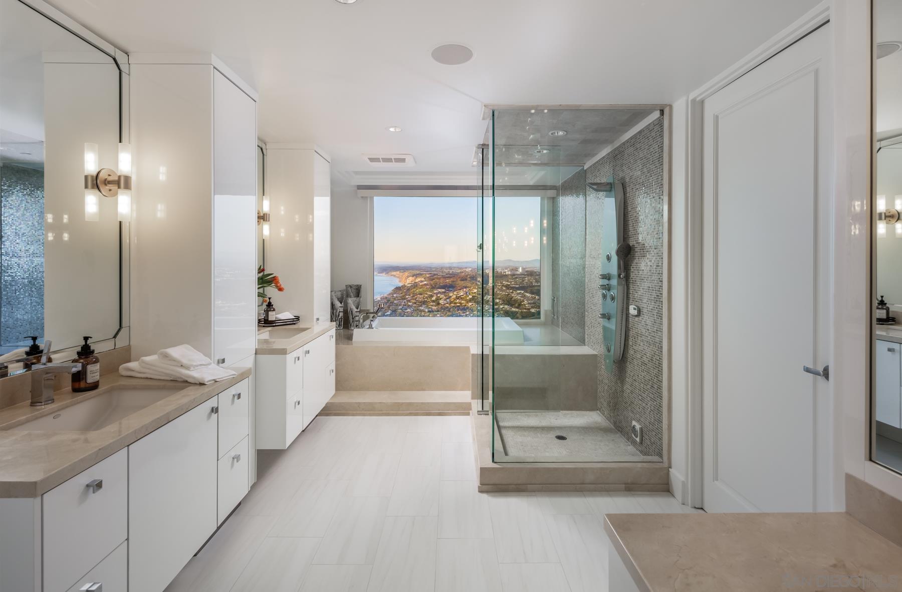 Detail Gallery Image 22 of 50 For 2032  via Casa Alta, La Jolla,  CA 92037 - 5 Beds | 5/1 Baths