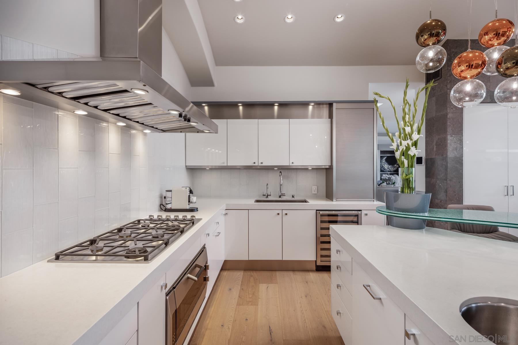 Detail Gallery Image 32 of 50 For 2032  via Casa Alta, La Jolla,  CA 92037 - 5 Beds | 5/1 Baths