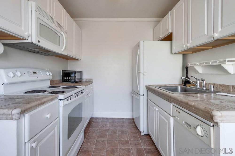 Detail Gallery Image 14 of 35 For 8628  via Mallorca  #D,  La Jolla,  CA 92037 - 1 Beds | 1 Baths