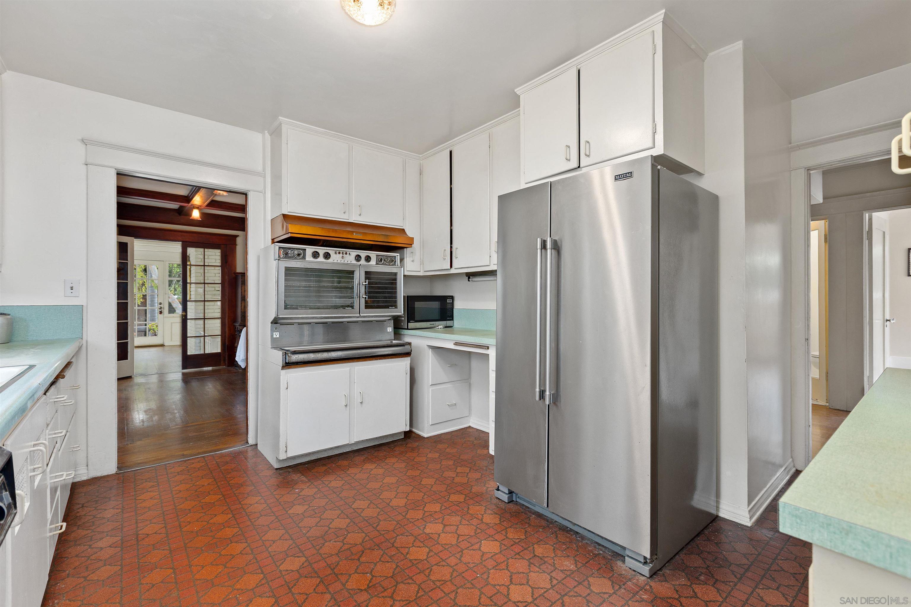 Detail Gallery Image 23 of 55 For 1884  Lyndon Rd, San Diego,  CA 92103 - 5 Beds | 2/1 Baths