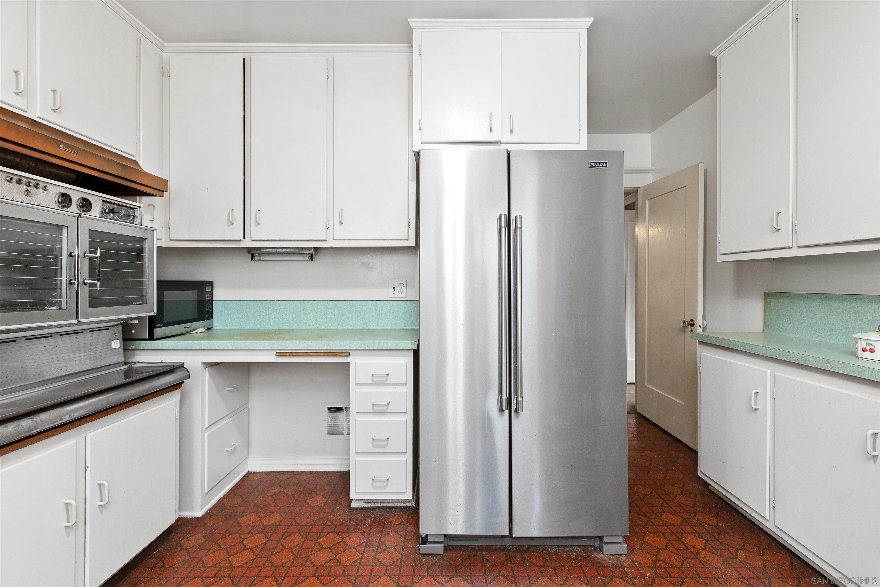 Detail Gallery Image 25 of 55 For 1884  Lyndon Rd, San Diego,  CA 92103 - 5 Beds | 2/1 Baths