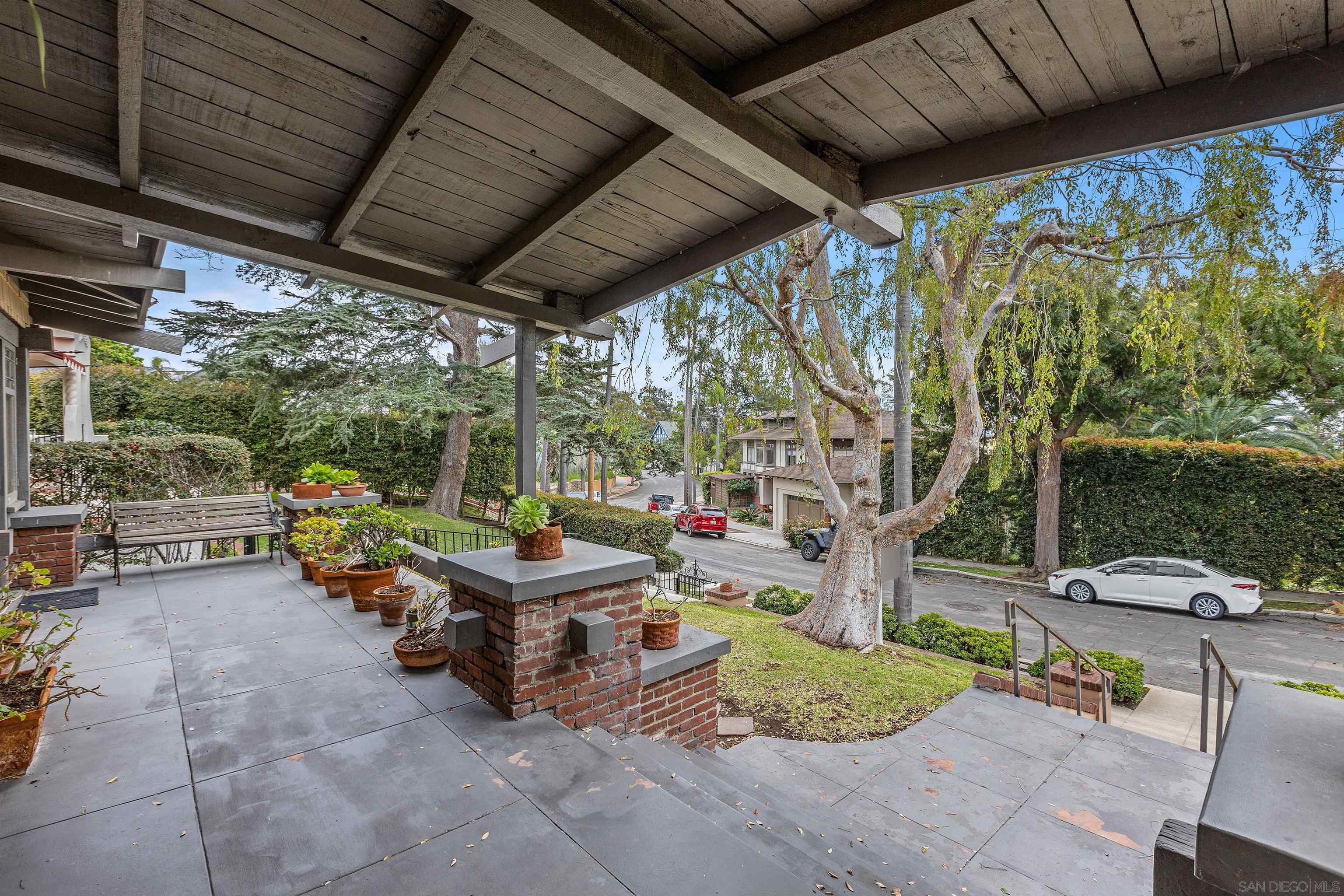 Detail Gallery Image 4 of 55 For 1884  Lyndon Rd, San Diego,  CA 92103 - 5 Beds | 2/1 Baths