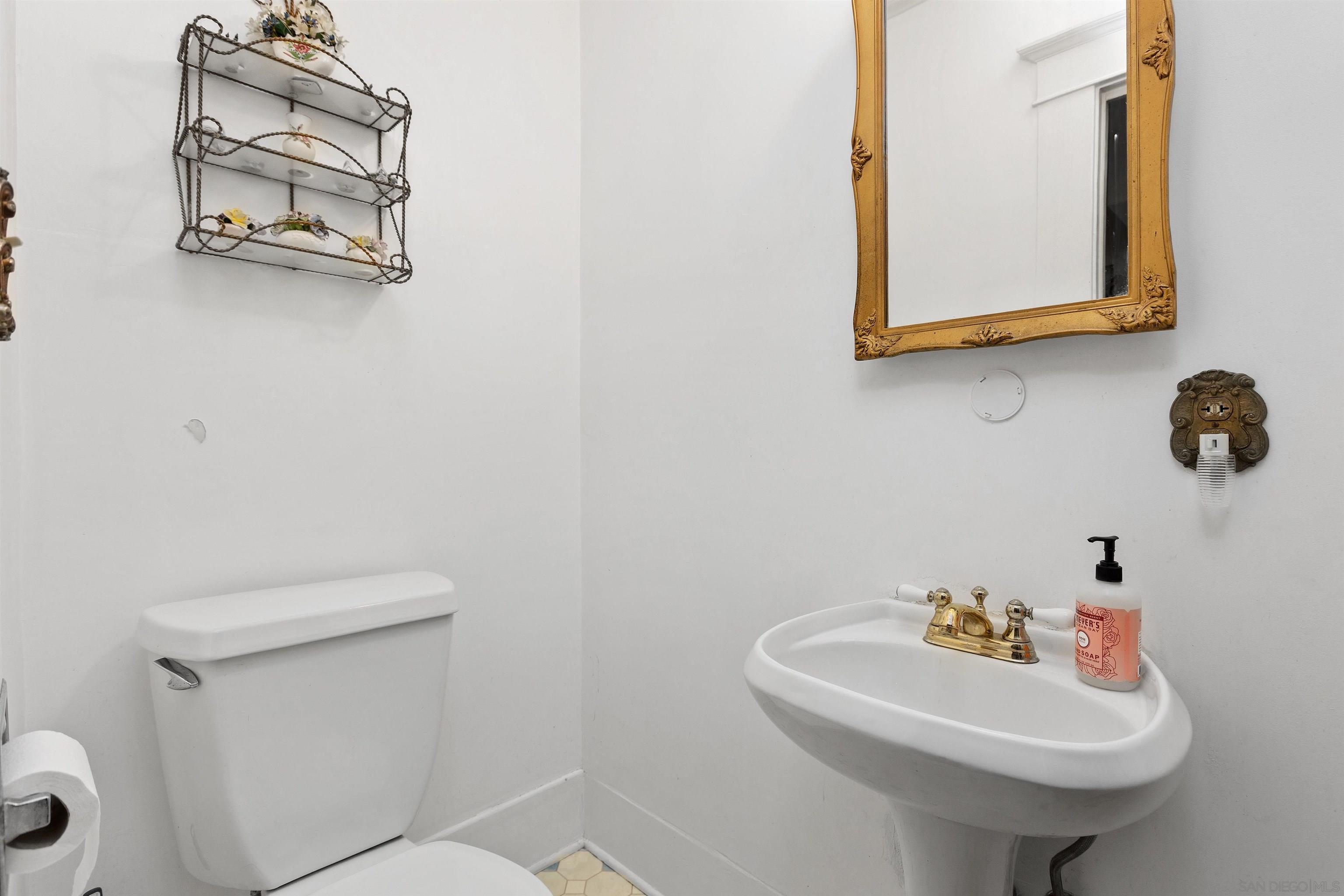 Detail Gallery Image 33 of 55 For 1884  Lyndon Rd, San Diego,  CA 92103 - 5 Beds | 2/1 Baths