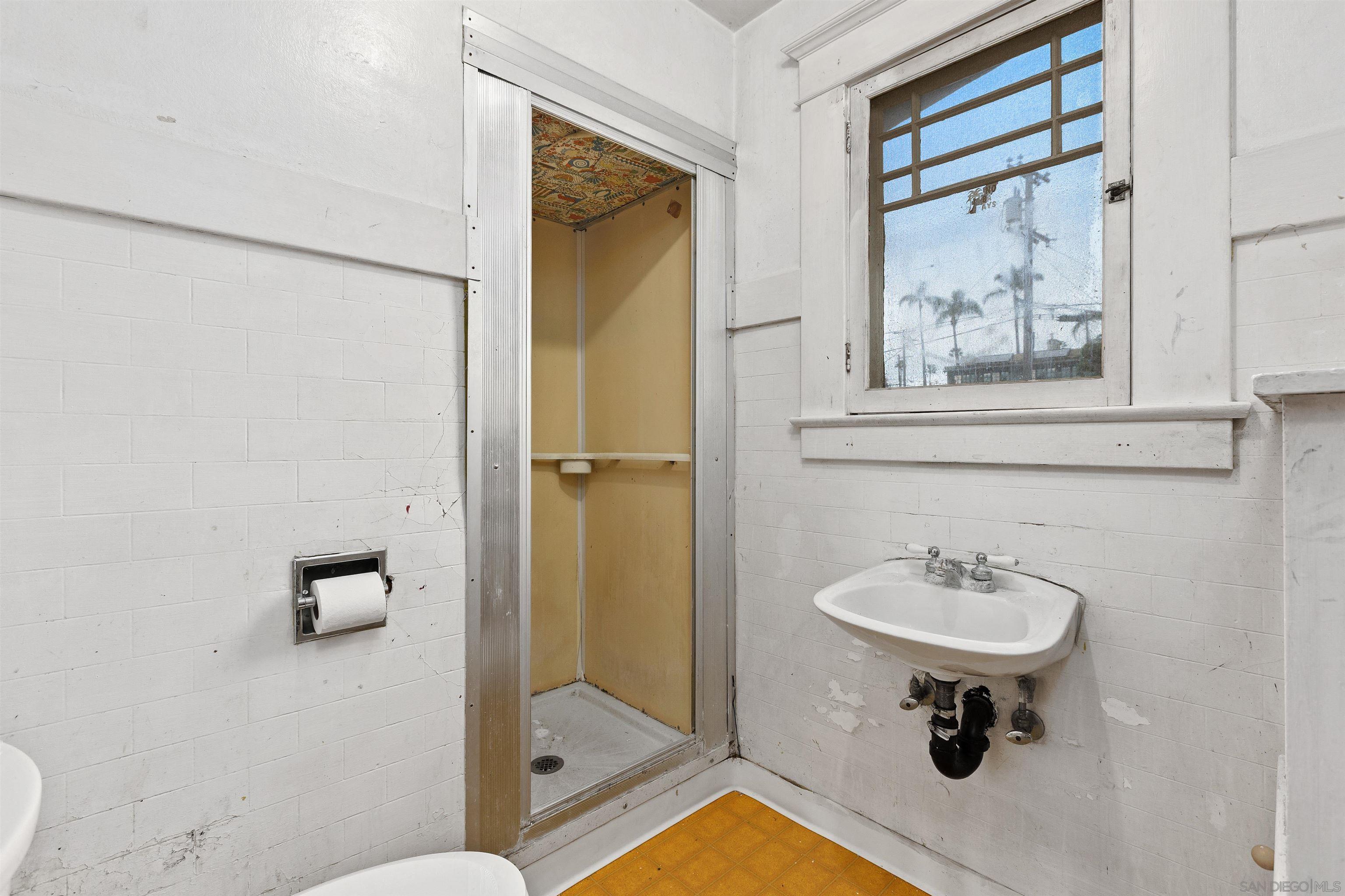 Detail Gallery Image 39 of 55 For 1884  Lyndon Rd, San Diego,  CA 92103 - 5 Beds | 2/1 Baths