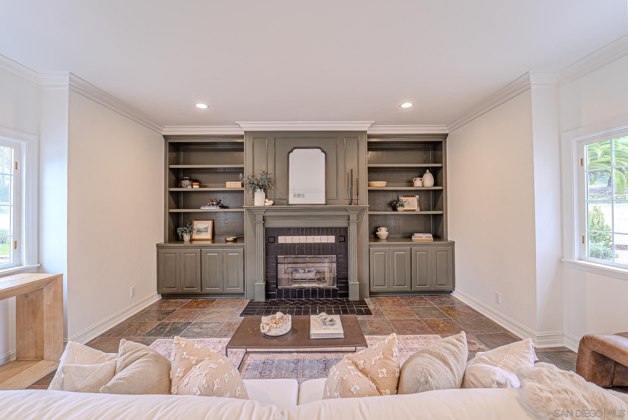 Detail Gallery Image 17 of 52 For 13746  Paseo Bonita, Poway,  CA 92064 - 4 Beds | 4/1 Baths