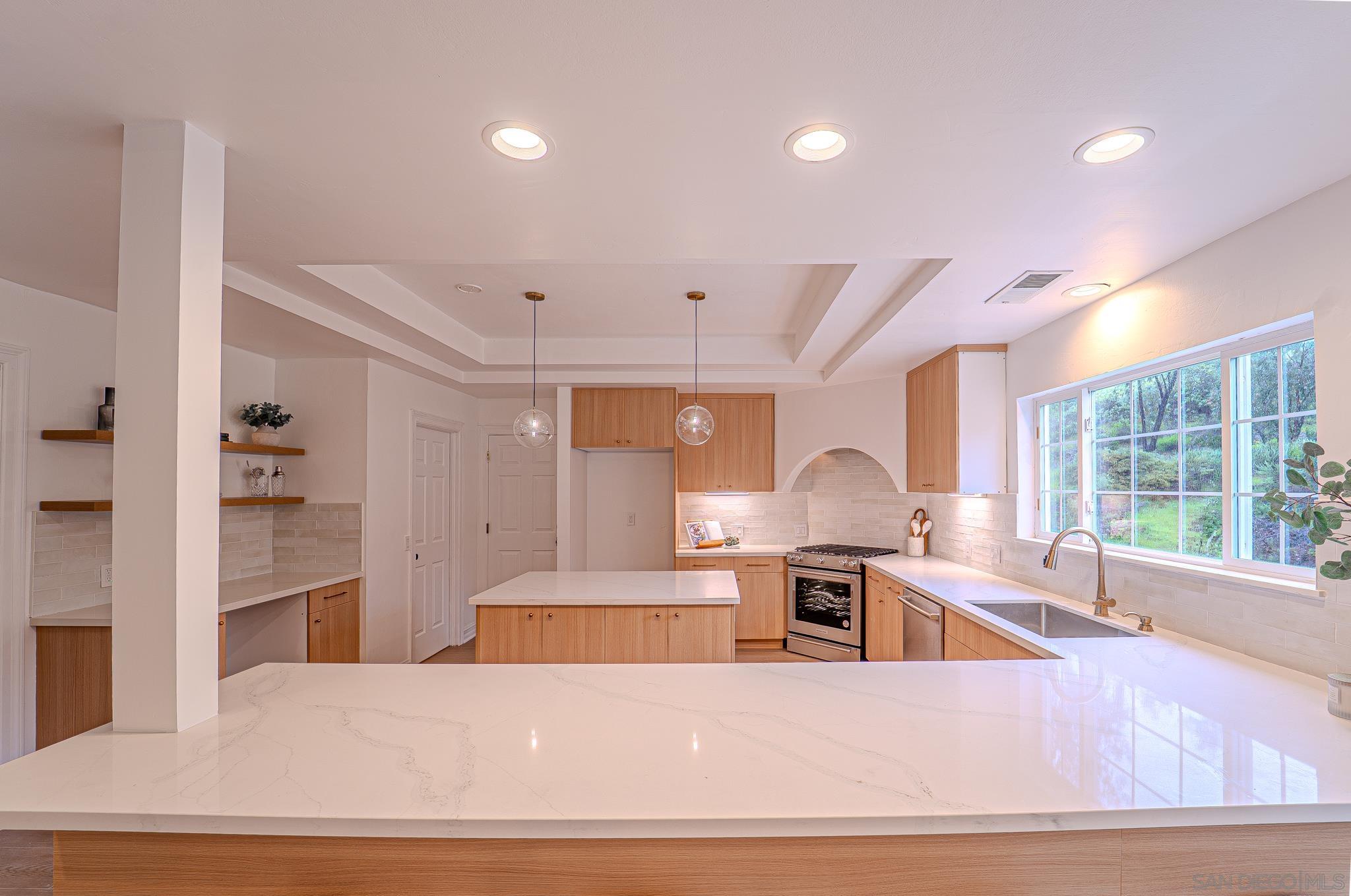 Detail Gallery Image 7 of 52 For 13746  Paseo Bonita, Poway,  CA 92064 - 4 Beds | 4/1 Baths