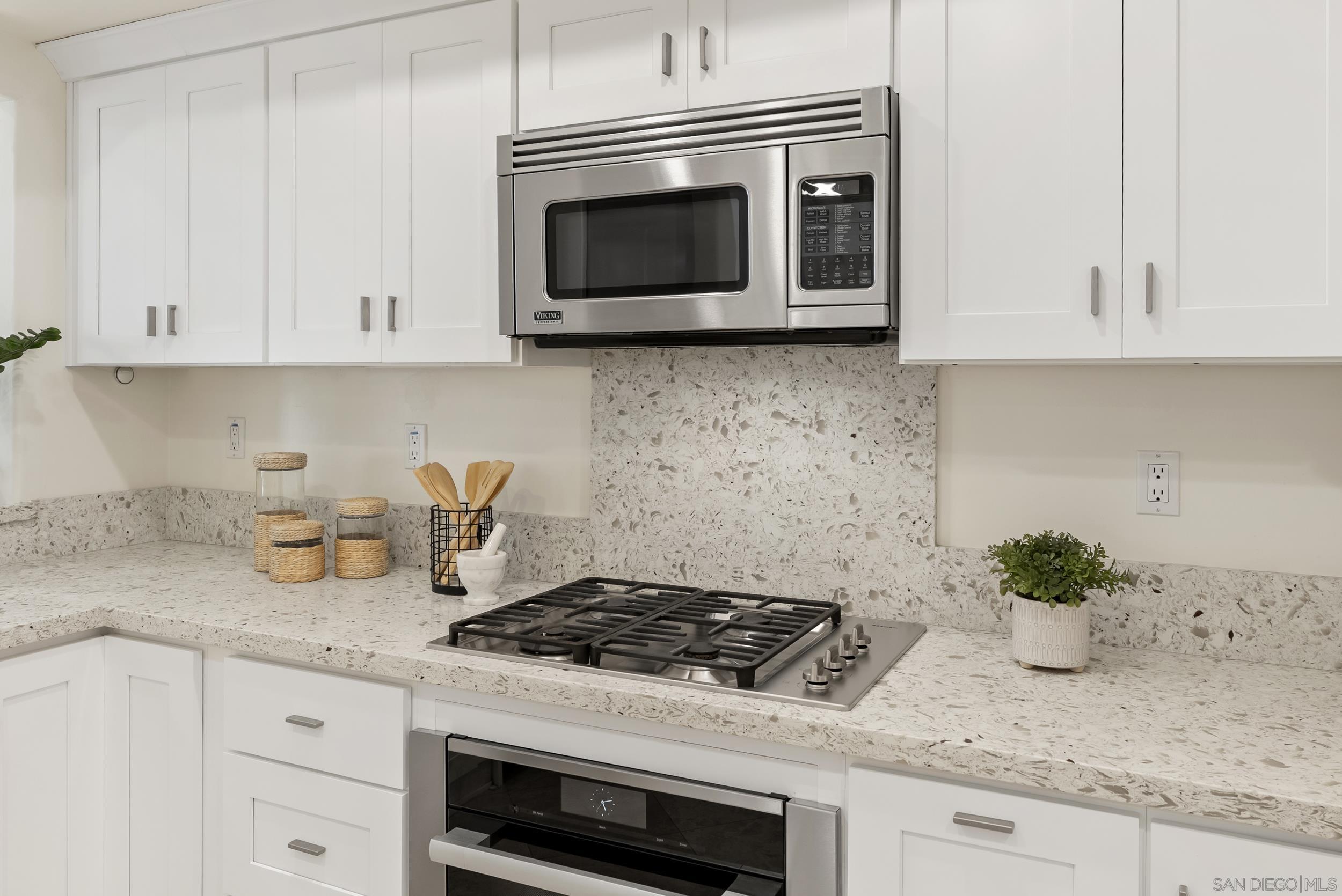 Detail Gallery Image 12 of 40 For 7520  Draper Ave  #3,  La Jolla,  CA 92037 - 3 Beds | 3/1 Baths