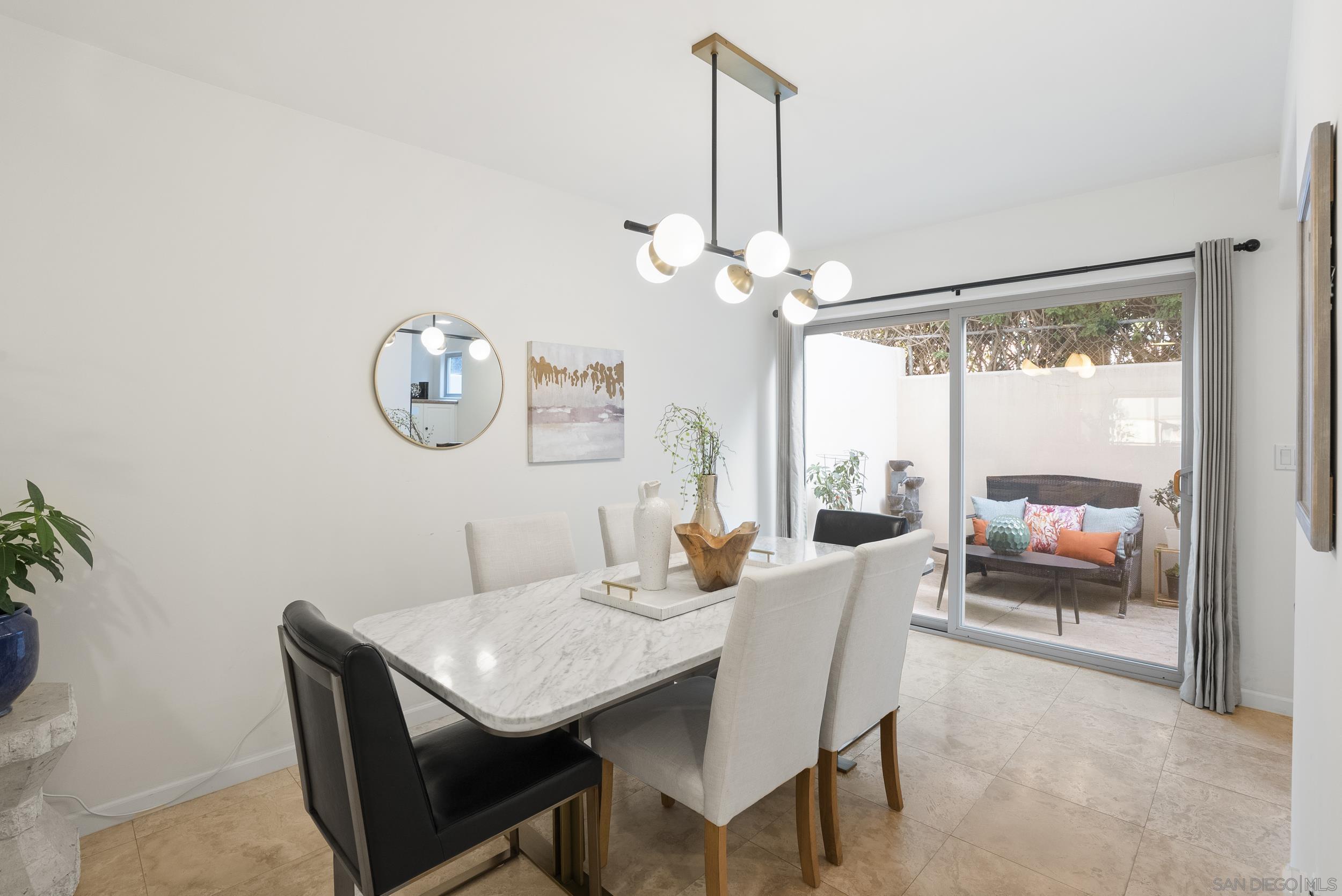 Detail Gallery Image 13 of 40 For 7520  Draper Ave  #3,  La Jolla,  CA 92037 - 3 Beds | 3/1 Baths