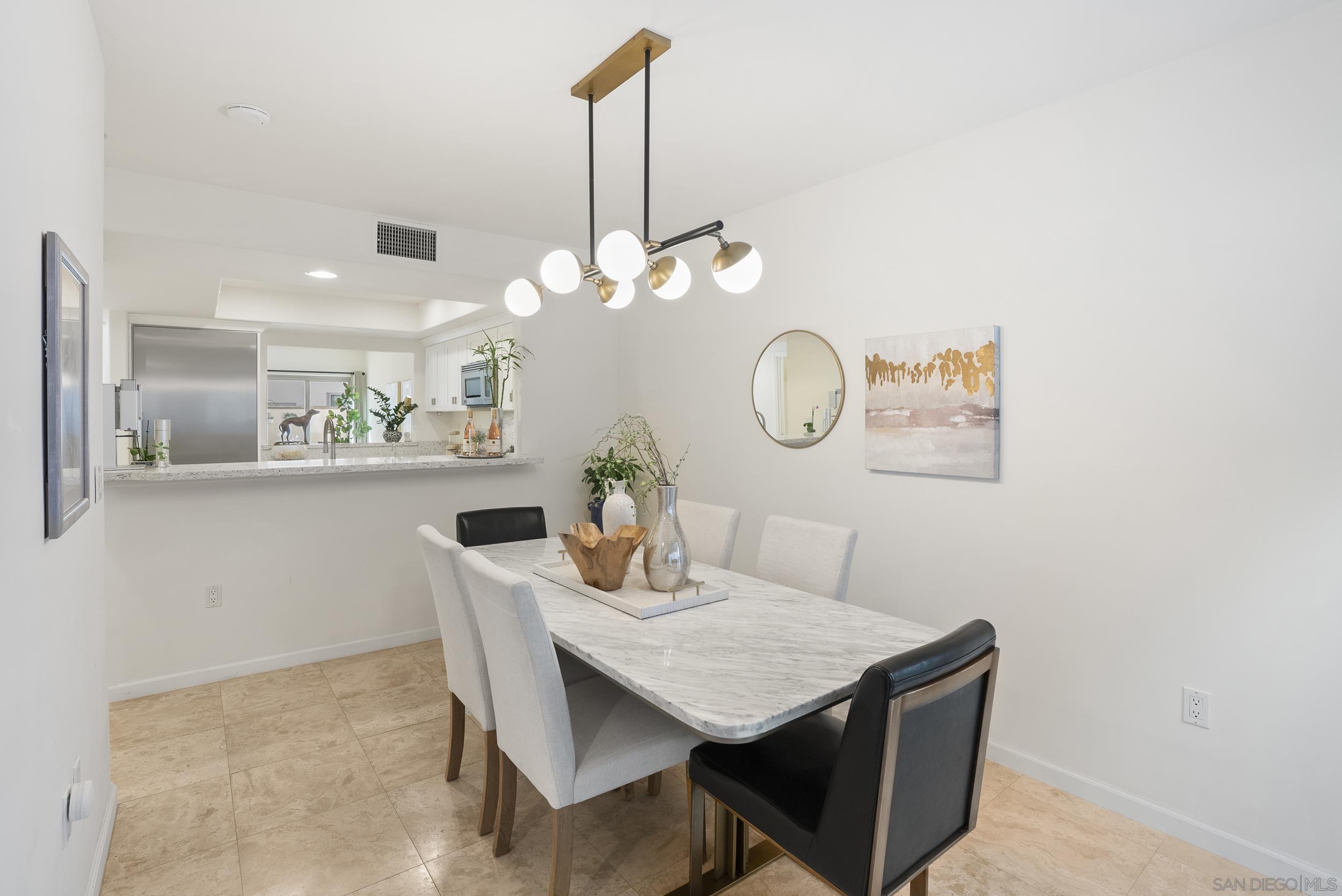 Detail Gallery Image 14 of 40 For 7520  Draper Ave  #3,  La Jolla,  CA 92037 - 3 Beds | 3/1 Baths