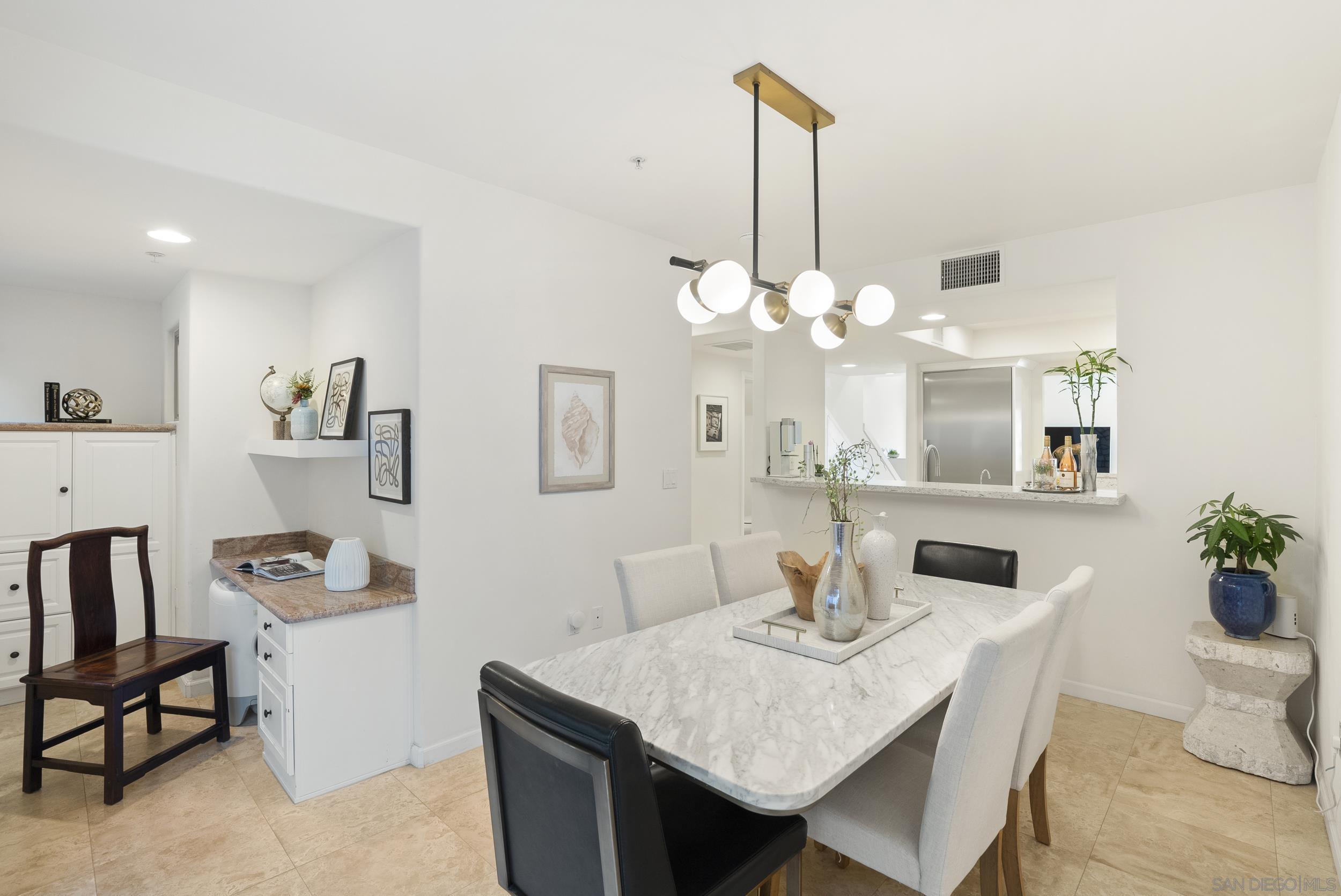 Detail Gallery Image 15 of 40 For 7520  Draper Ave  #3,  La Jolla,  CA 92037 - 3 Beds | 3/1 Baths