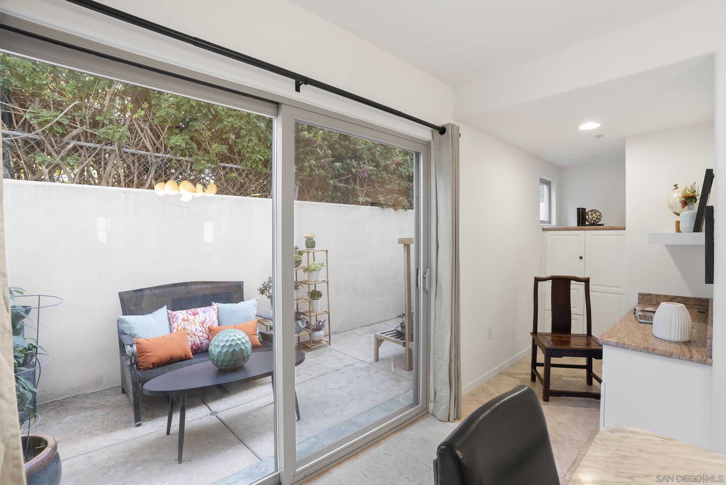 Detail Gallery Image 16 of 40 For 7520  Draper Ave  #3,  La Jolla,  CA 92037 - 3 Beds | 3/1 Baths