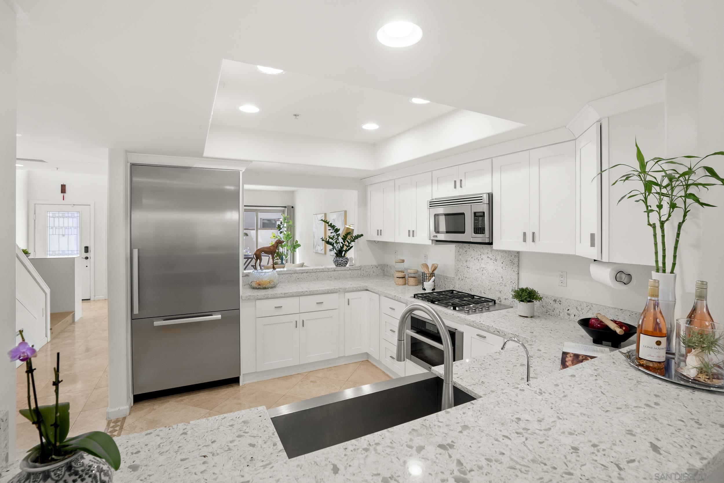 Detail Gallery Image 18 of 40 For 7520  Draper Ave  #3,  La Jolla,  CA 92037 - 3 Beds | 3/1 Baths