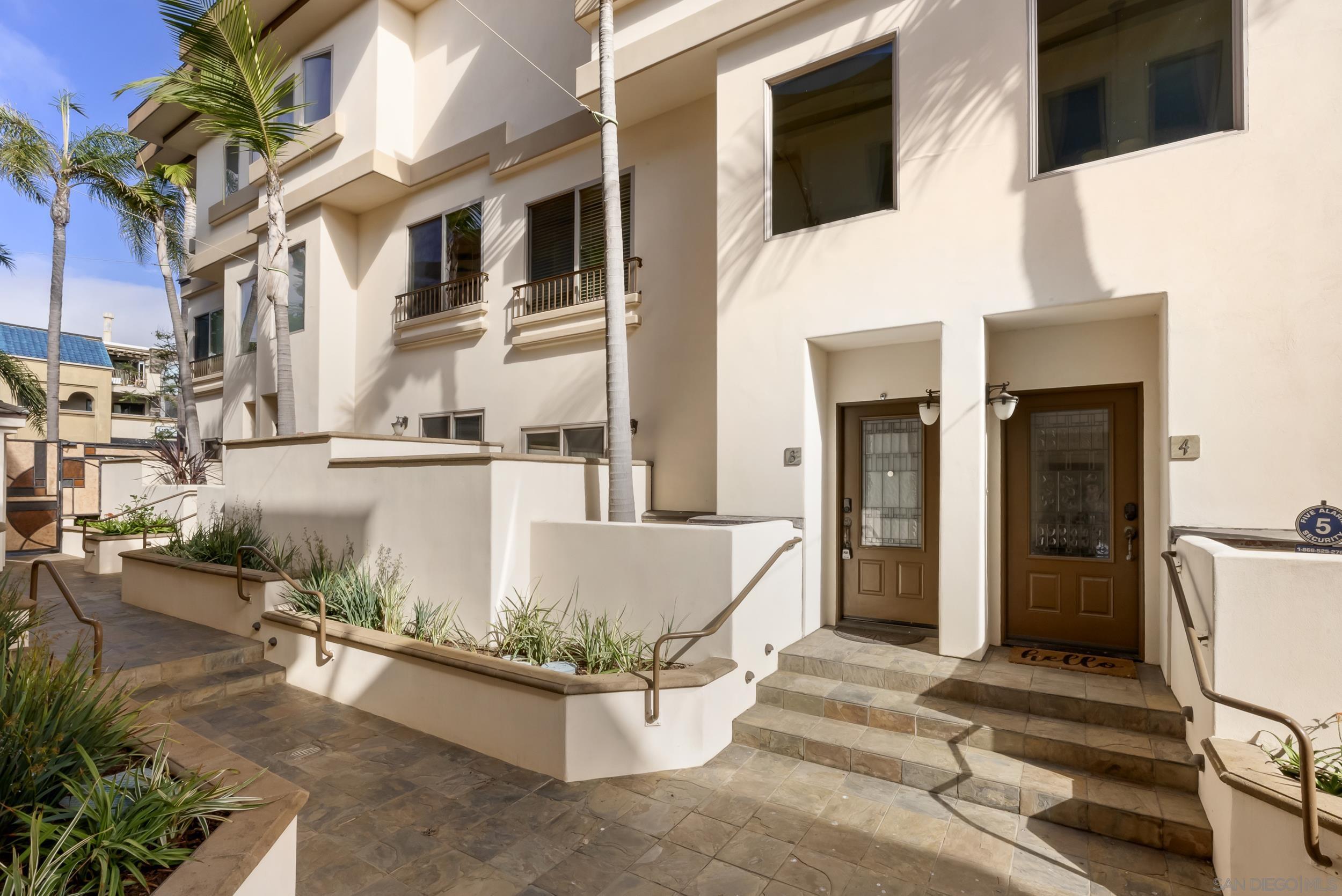 Detail Gallery Image 3 of 40 For 7520  Draper Ave  #3,  La Jolla,  CA 92037 - 3 Beds | 3/1 Baths