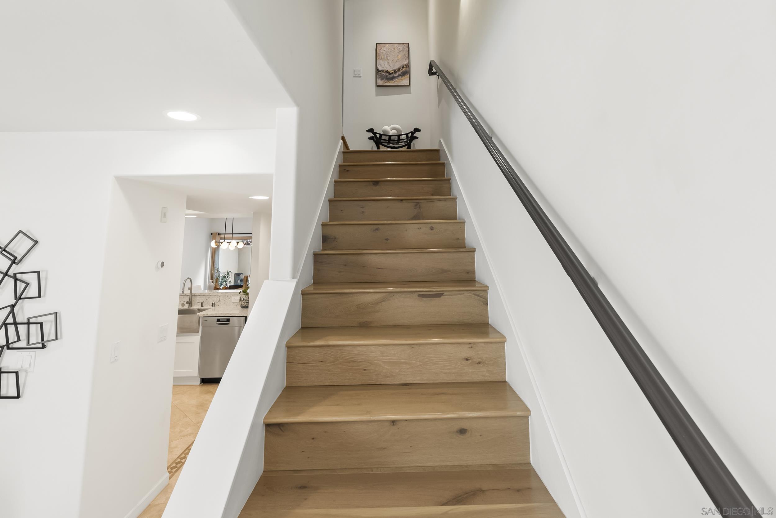 Detail Gallery Image 21 of 40 For 7520  Draper Ave  #3,  La Jolla,  CA 92037 - 3 Beds | 3/1 Baths