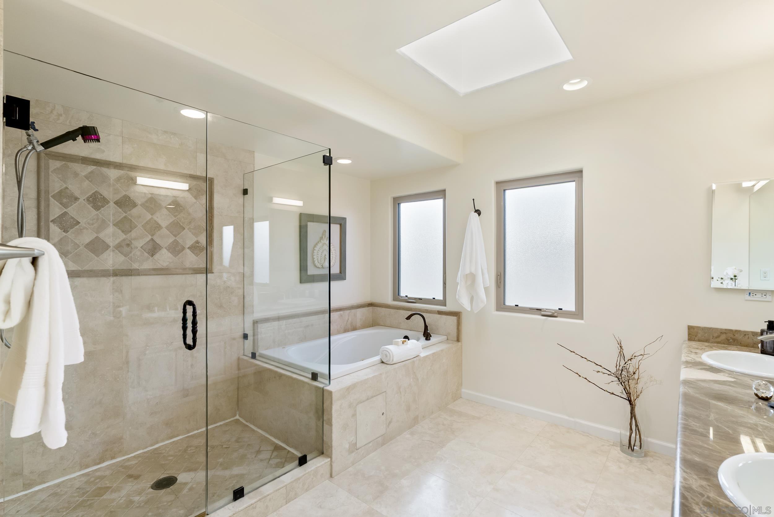 Detail Gallery Image 36 of 40 For 7520  Draper Ave  #3,  La Jolla,  CA 92037 - 3 Beds | 3/1 Baths