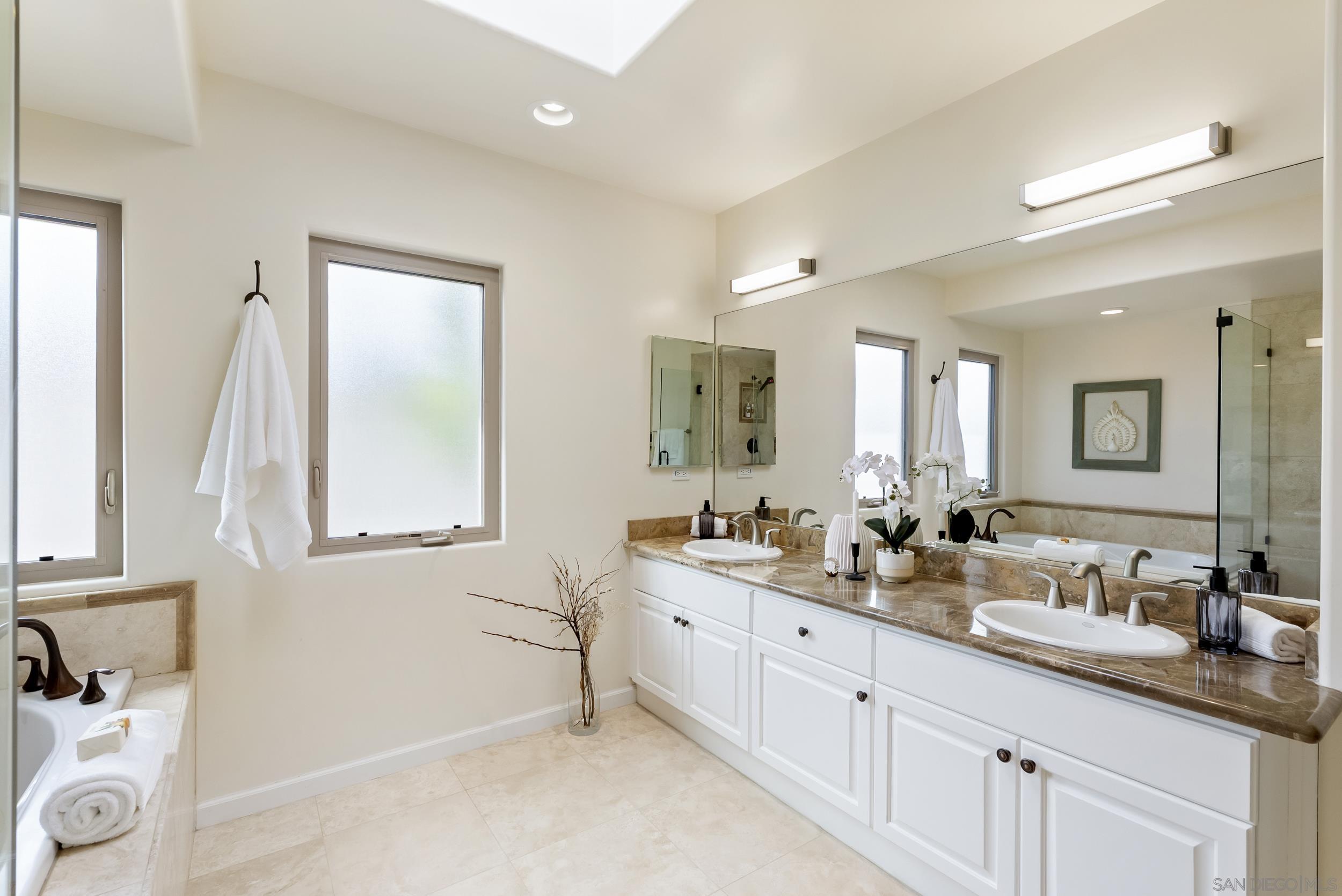 Detail Gallery Image 38 of 40 For 7520  Draper Ave  #3,  La Jolla,  CA 92037 - 3 Beds | 3/1 Baths