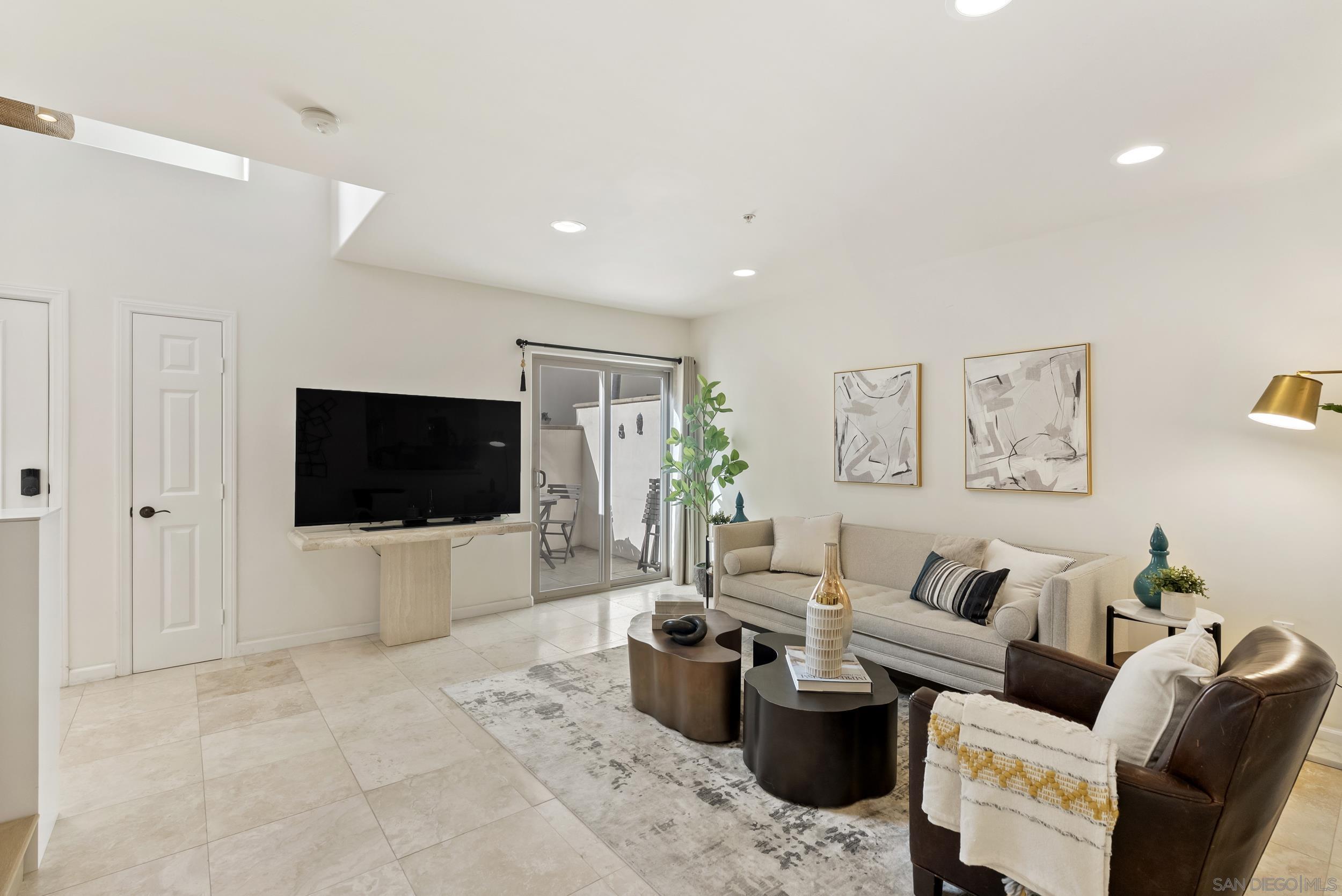 Detail Gallery Image 6 of 40 For 7520  Draper Ave  #3,  La Jolla,  CA 92037 - 3 Beds | 3/1 Baths