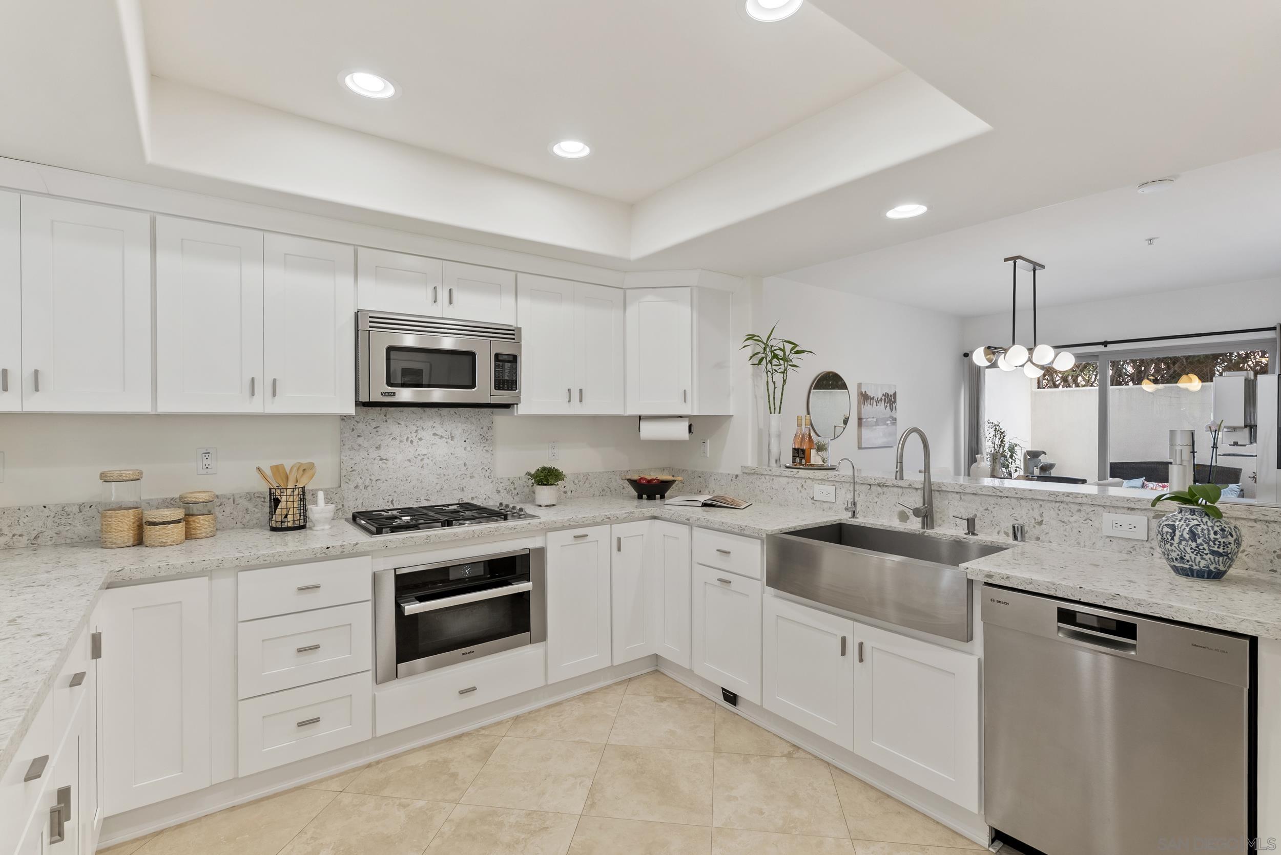 Detail Gallery Image 9 of 40 For 7520  Draper Ave  #3,  La Jolla,  CA 92037 - 3 Beds | 3/1 Baths