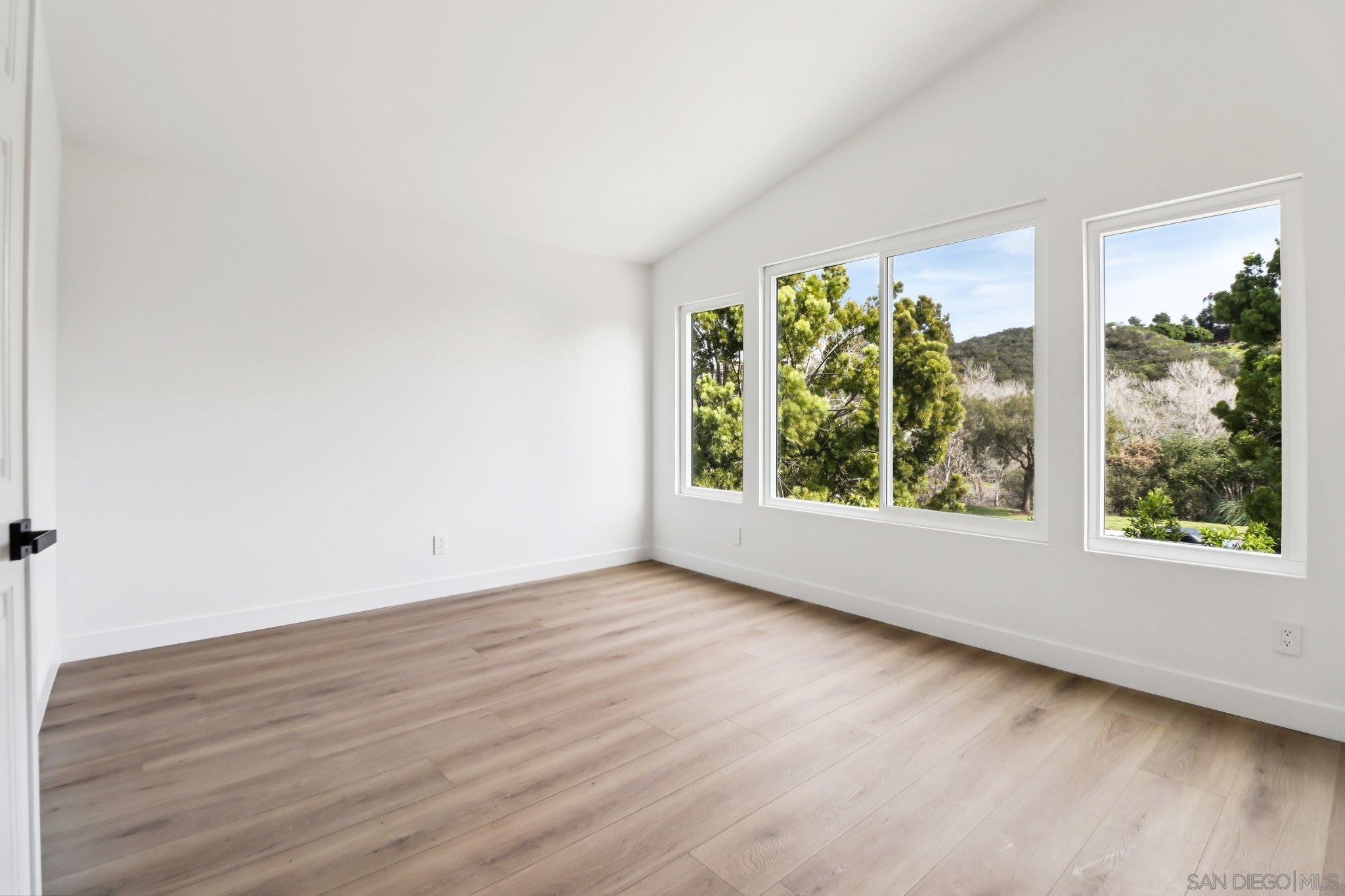 Detail Gallery Image 17 of 27 For 2082  Fairhope Loop, Vista,  CA 92081 - 4 Beds | 3 Baths