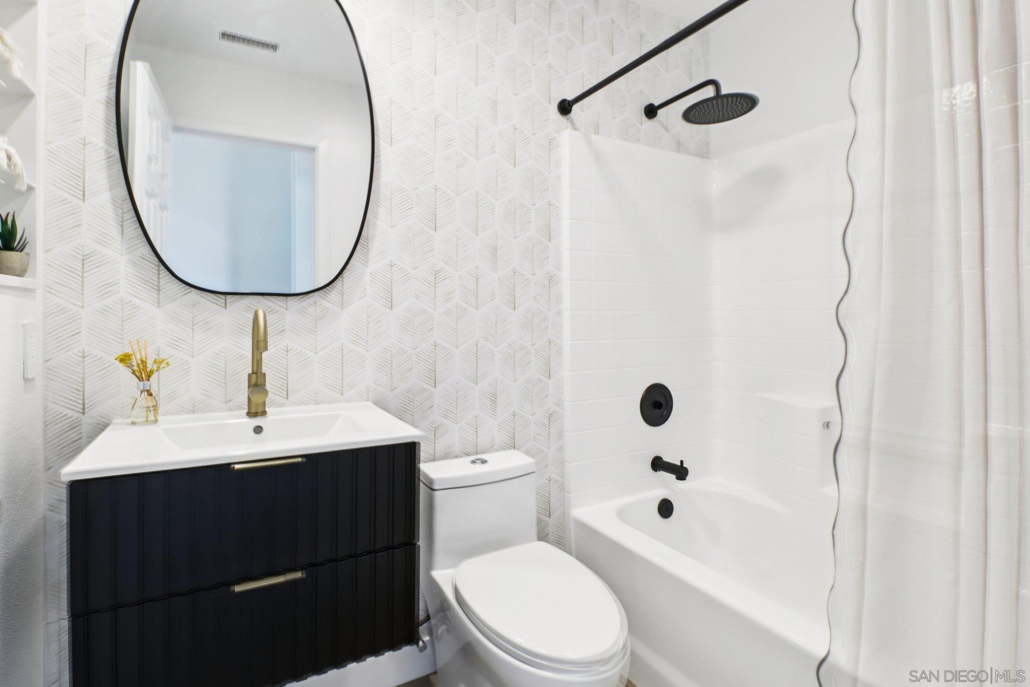 Detail Gallery Image 20 of 27 For 2082  Fairhope Loop, Vista,  CA 92081 - 4 Beds | 3 Baths