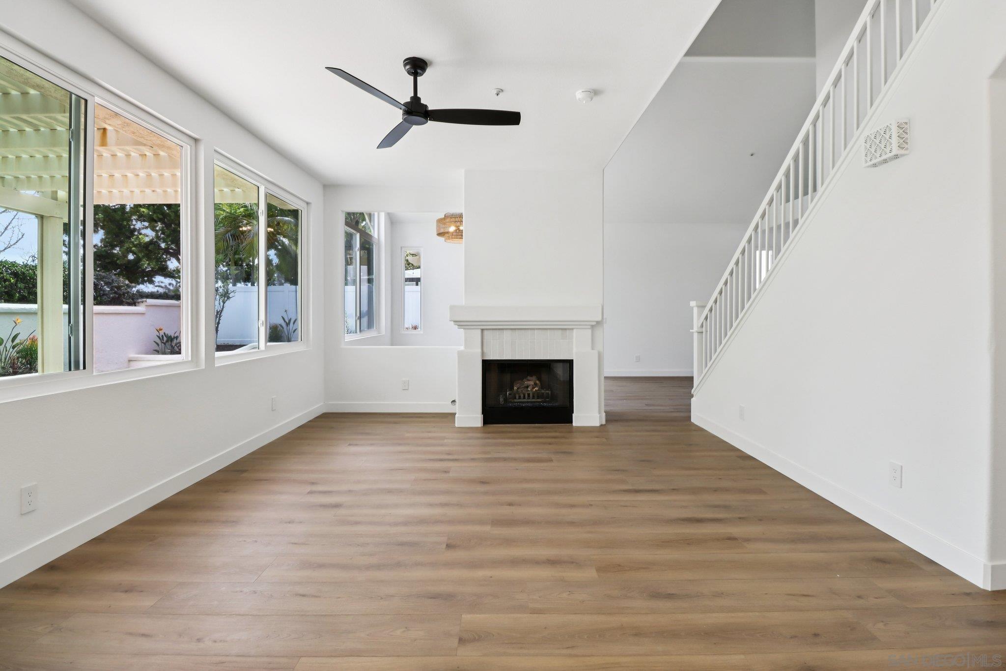 Detail Gallery Image 3 of 27 For 2082  Fairhope Loop, Vista,  CA 92081 - 4 Beds | 3 Baths