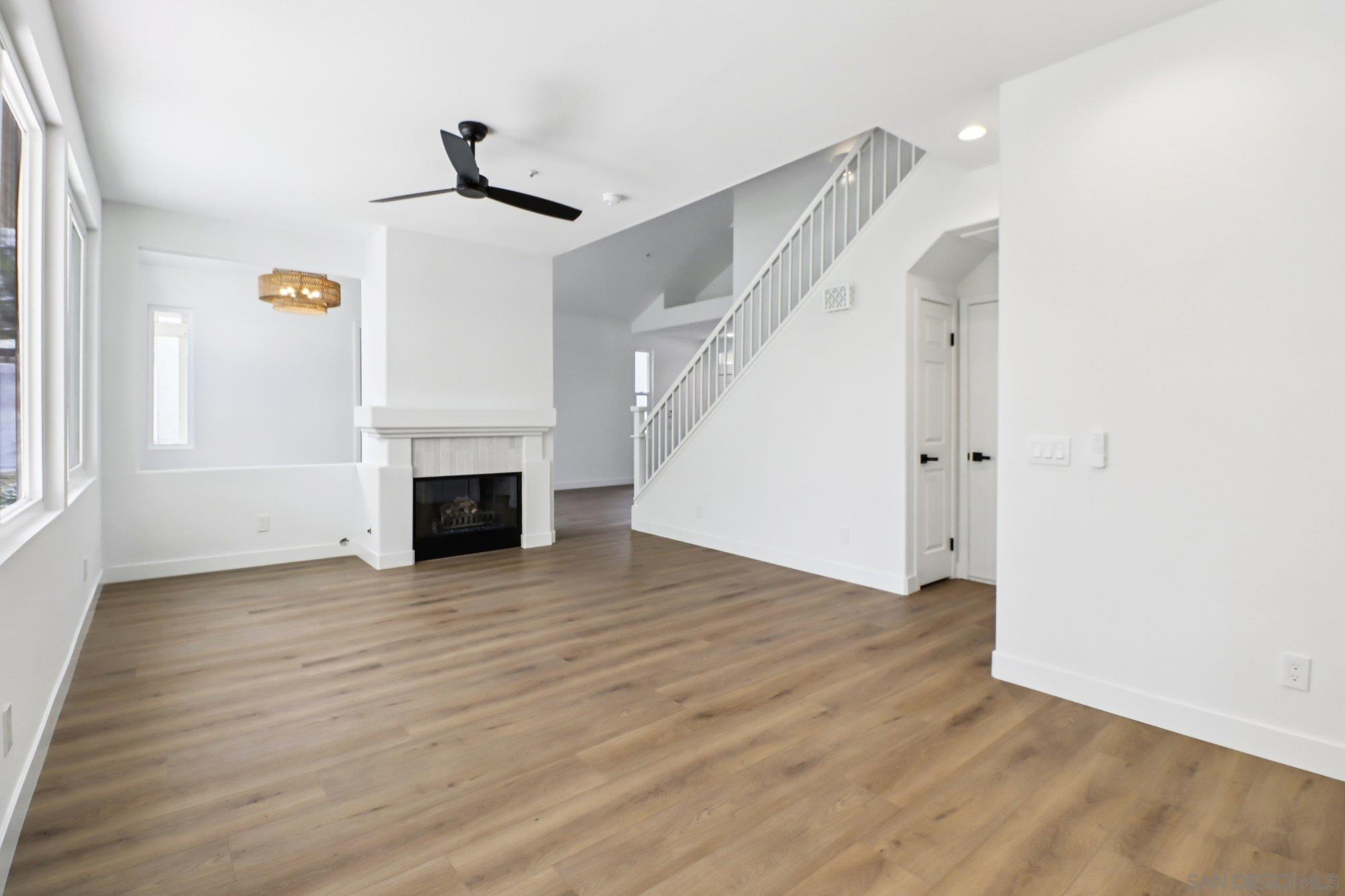 Detail Gallery Image 4 of 27 For 2082  Fairhope Loop, Vista,  CA 92081 - 4 Beds | 3 Baths