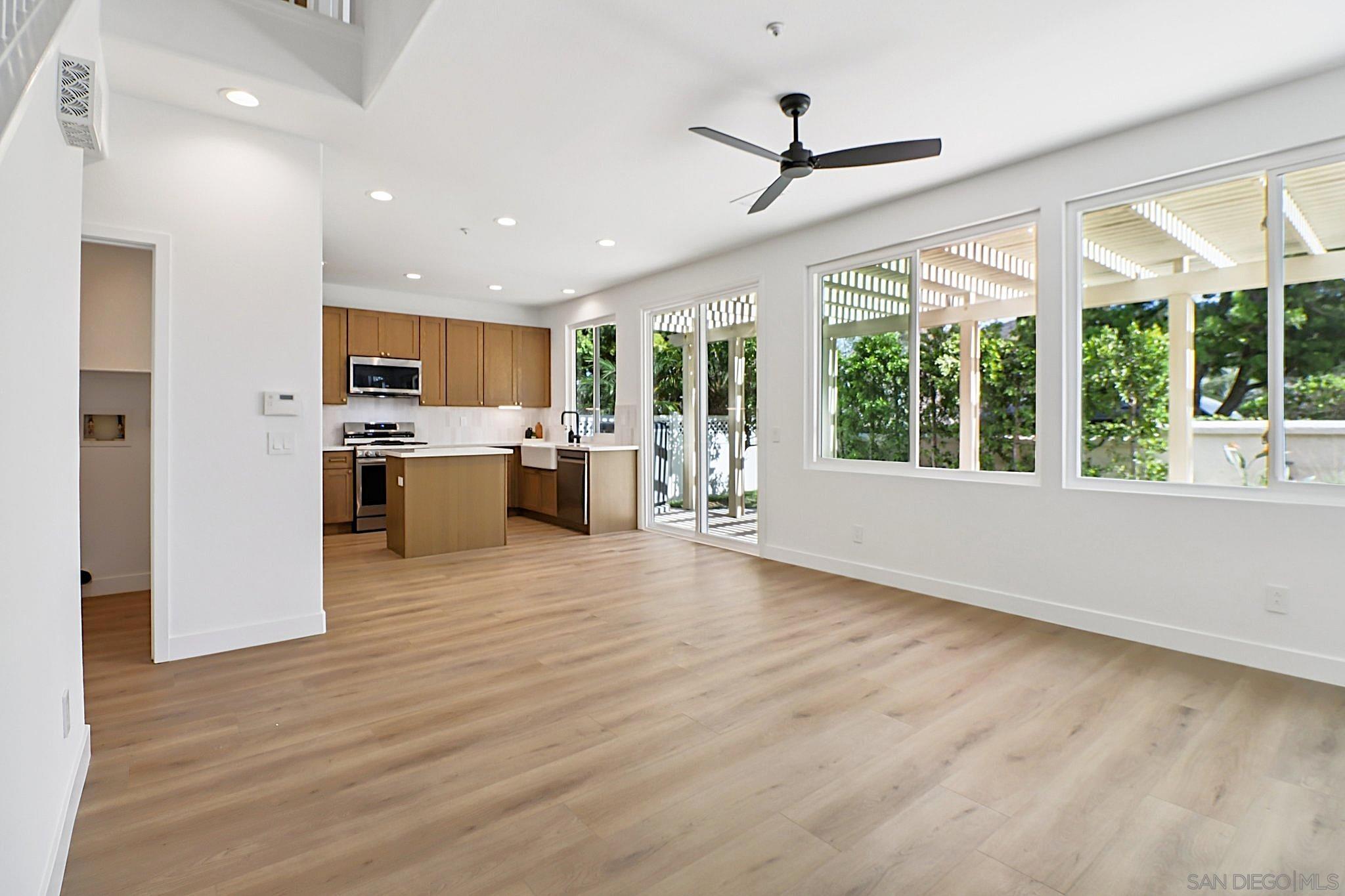 Detail Gallery Image 6 of 27 For 2082  Fairhope Loop, Vista,  CA 92081 - 4 Beds | 3 Baths