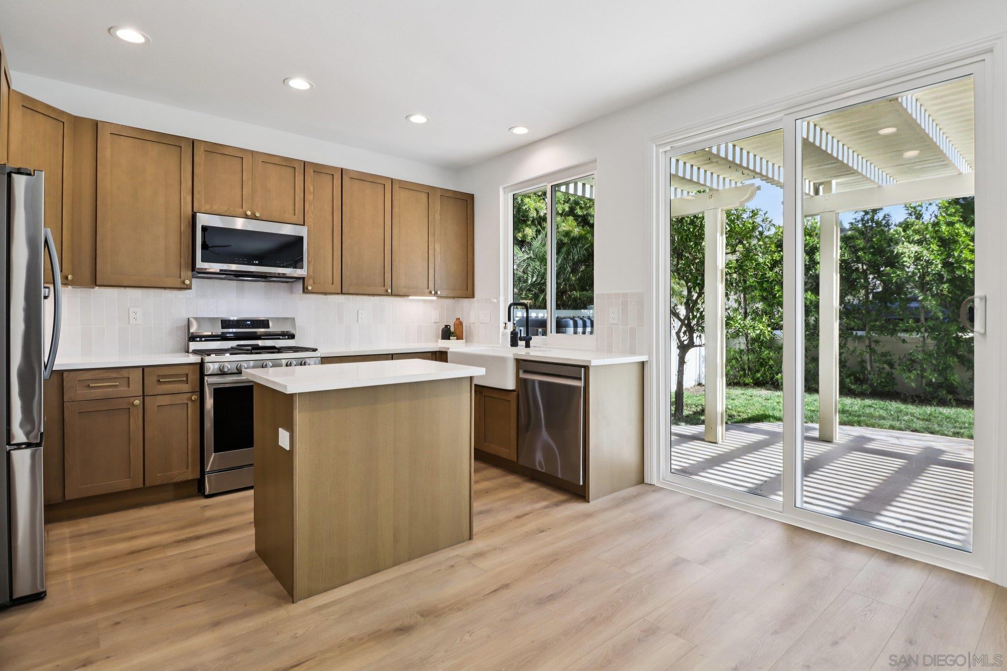 Detail Gallery Image 7 of 27 For 2082  Fairhope Loop, Vista,  CA 92081 - 4 Beds | 3 Baths