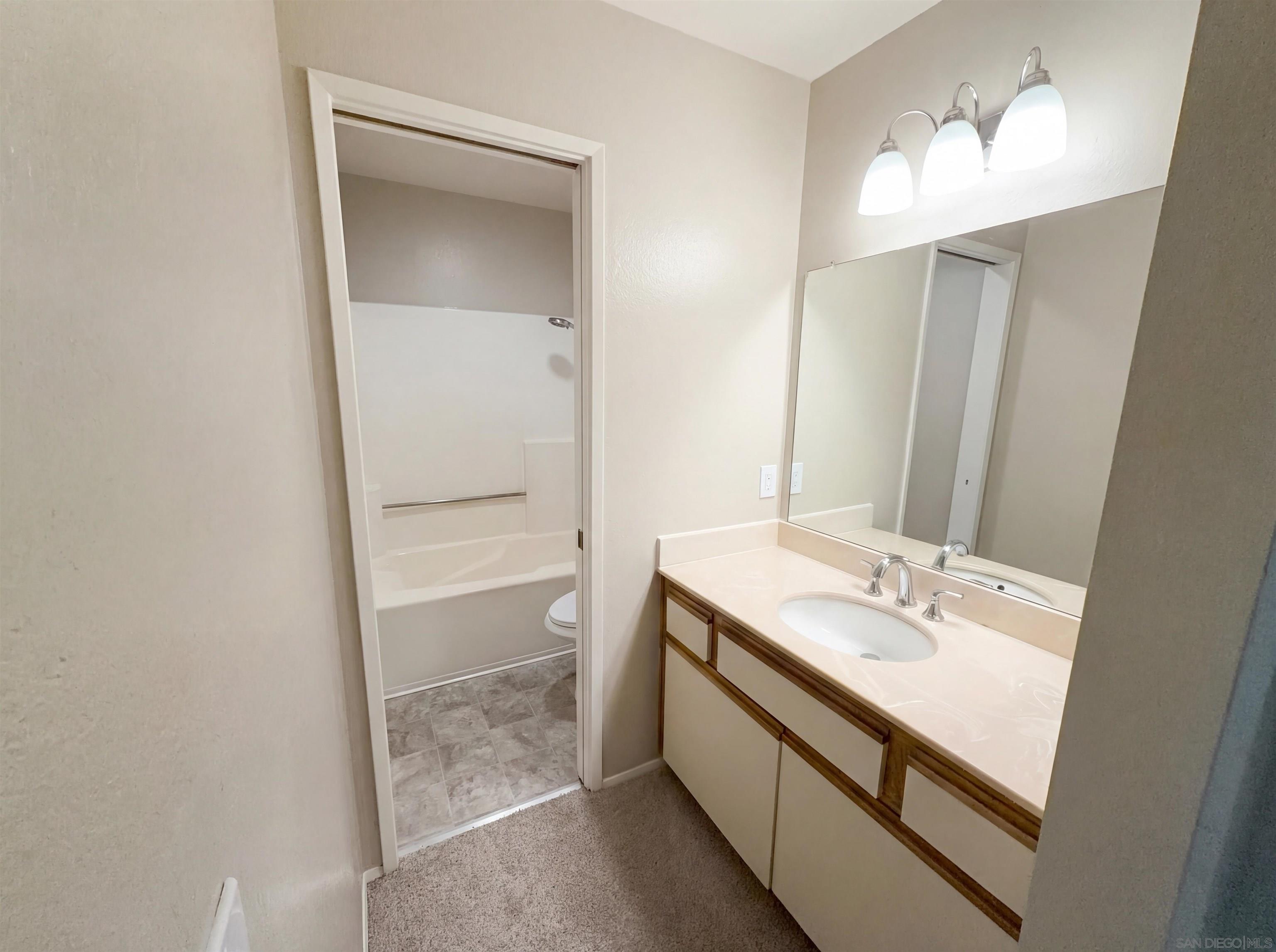 Detail Gallery Image 12 of 16 For 11231  Avenida De Los Lobos  #H,  San Diego,  CA 92127 - 2 Beds | 2 Baths
