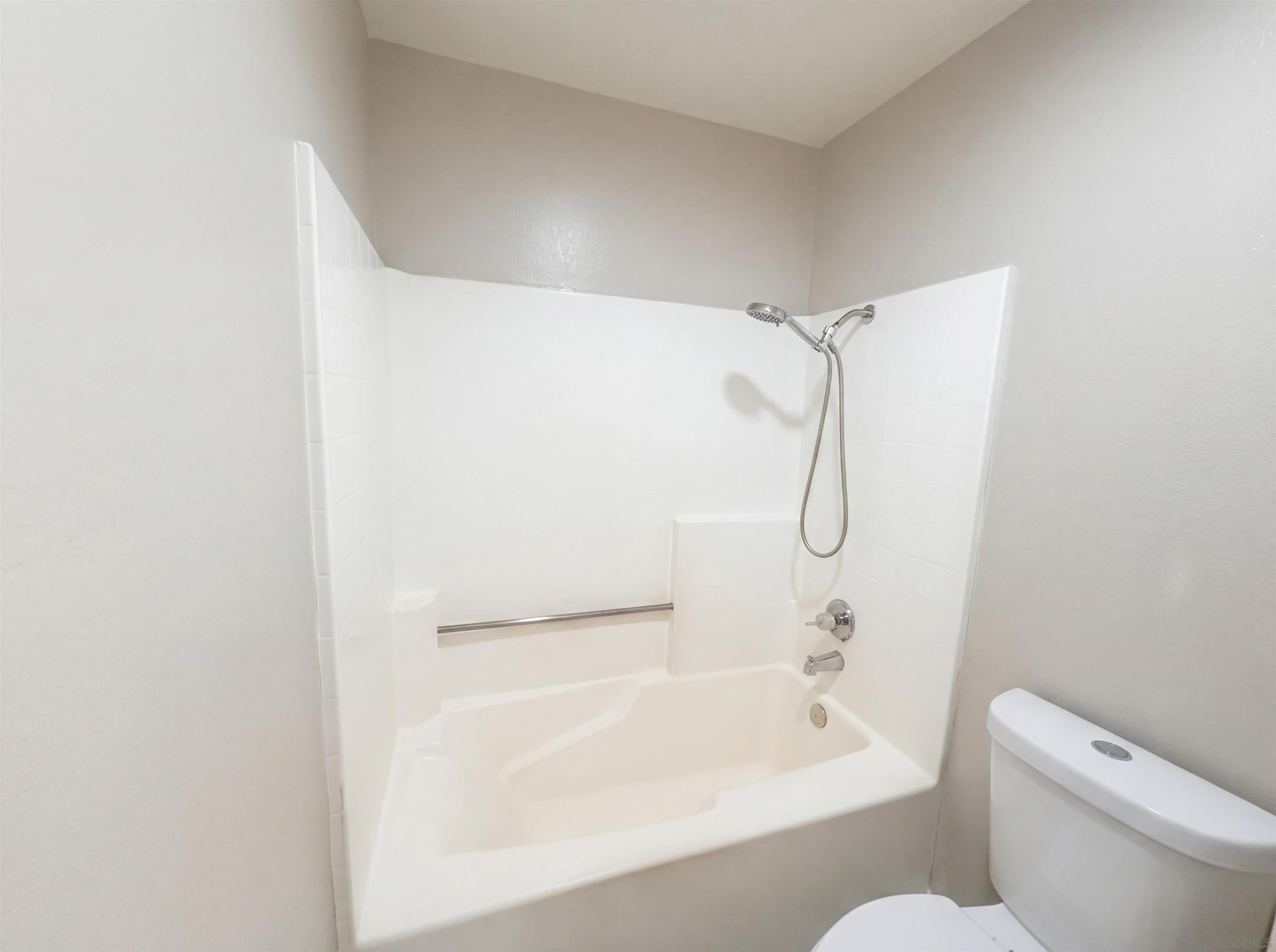 Detail Gallery Image 13 of 16 For 11231  Avenida De Los Lobos  #H,  San Diego,  CA 92127 - 2 Beds | 2 Baths