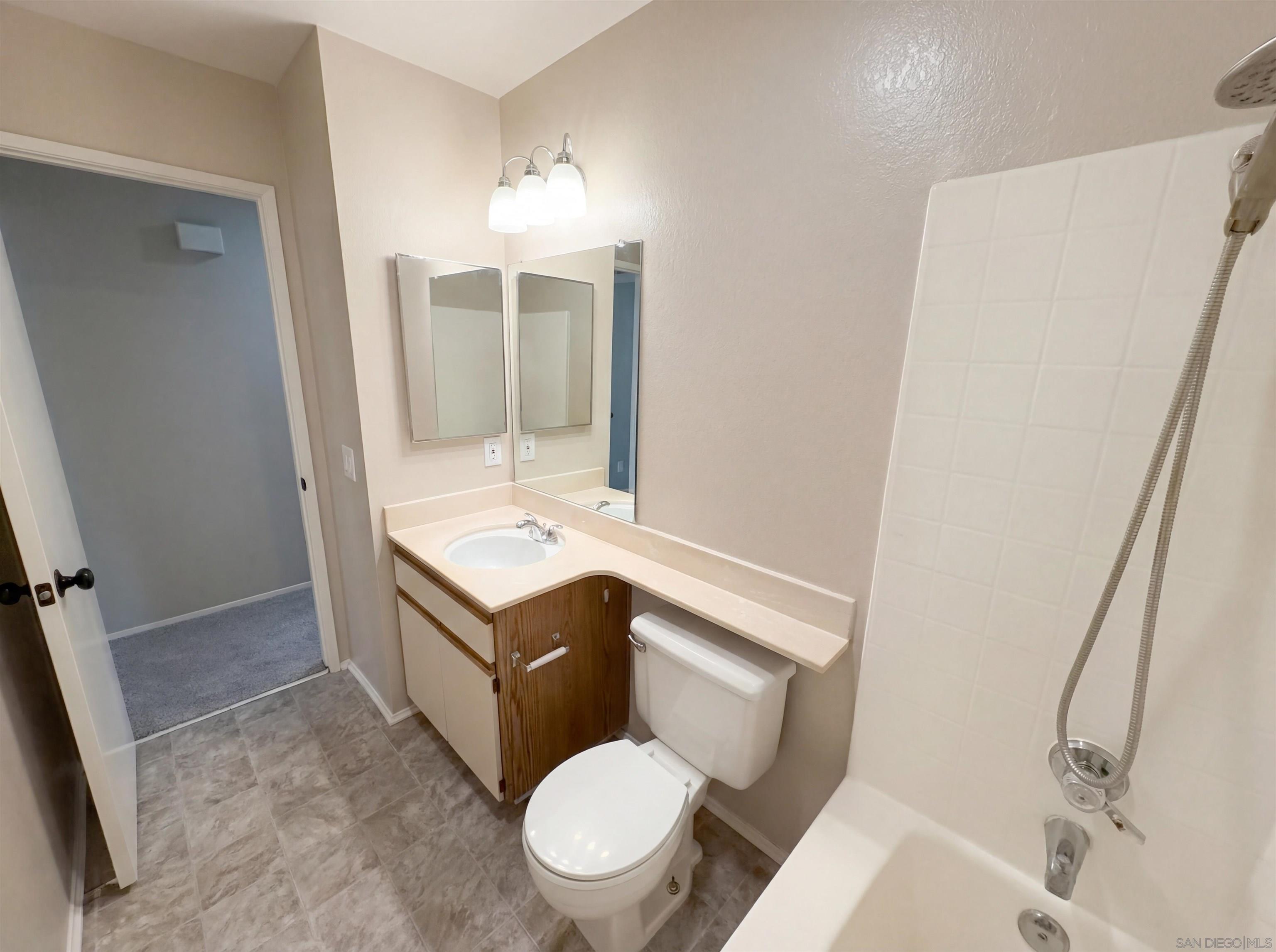 Detail Gallery Image 14 of 16 For 11231  Avenida De Los Lobos  #H,  San Diego,  CA 92127 - 2 Beds | 2 Baths